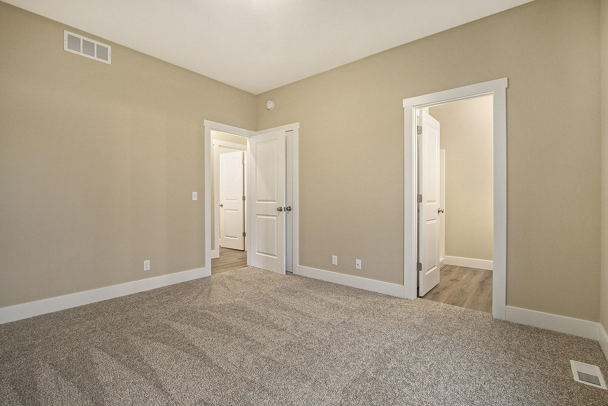 2537 Hawk Drive Property Photo 11