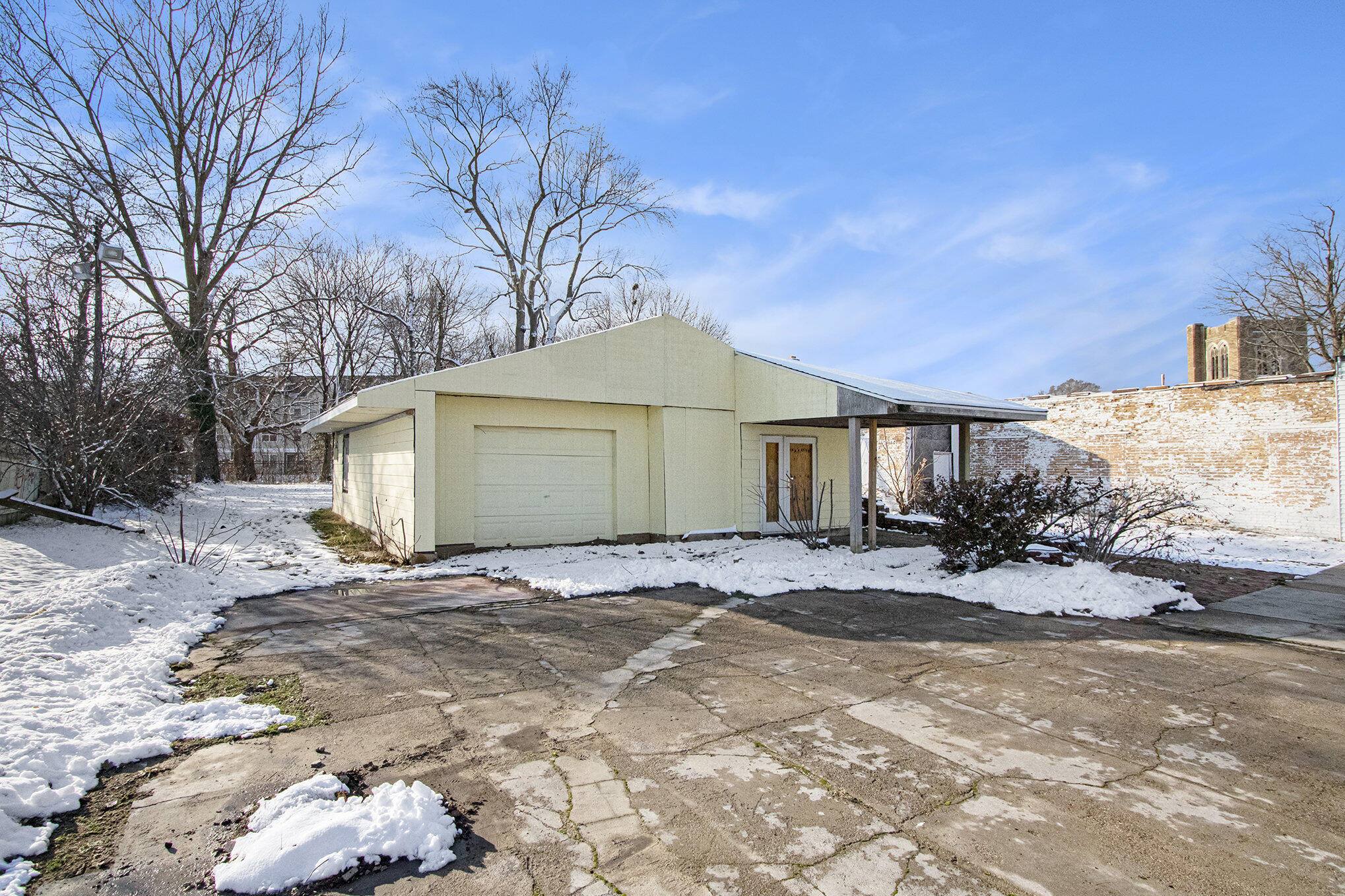 366 Pipestone Street Property Photo 2