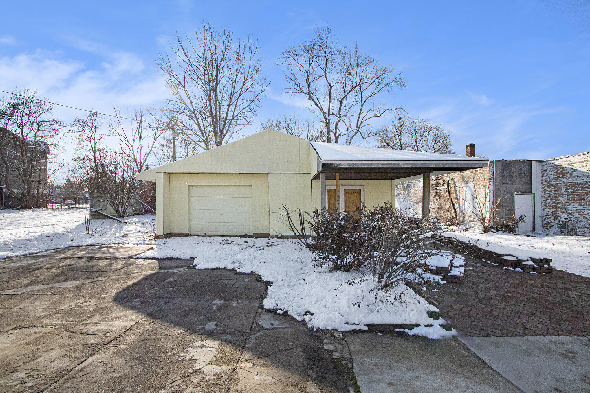366 Pipestone Street Property Photo 3
