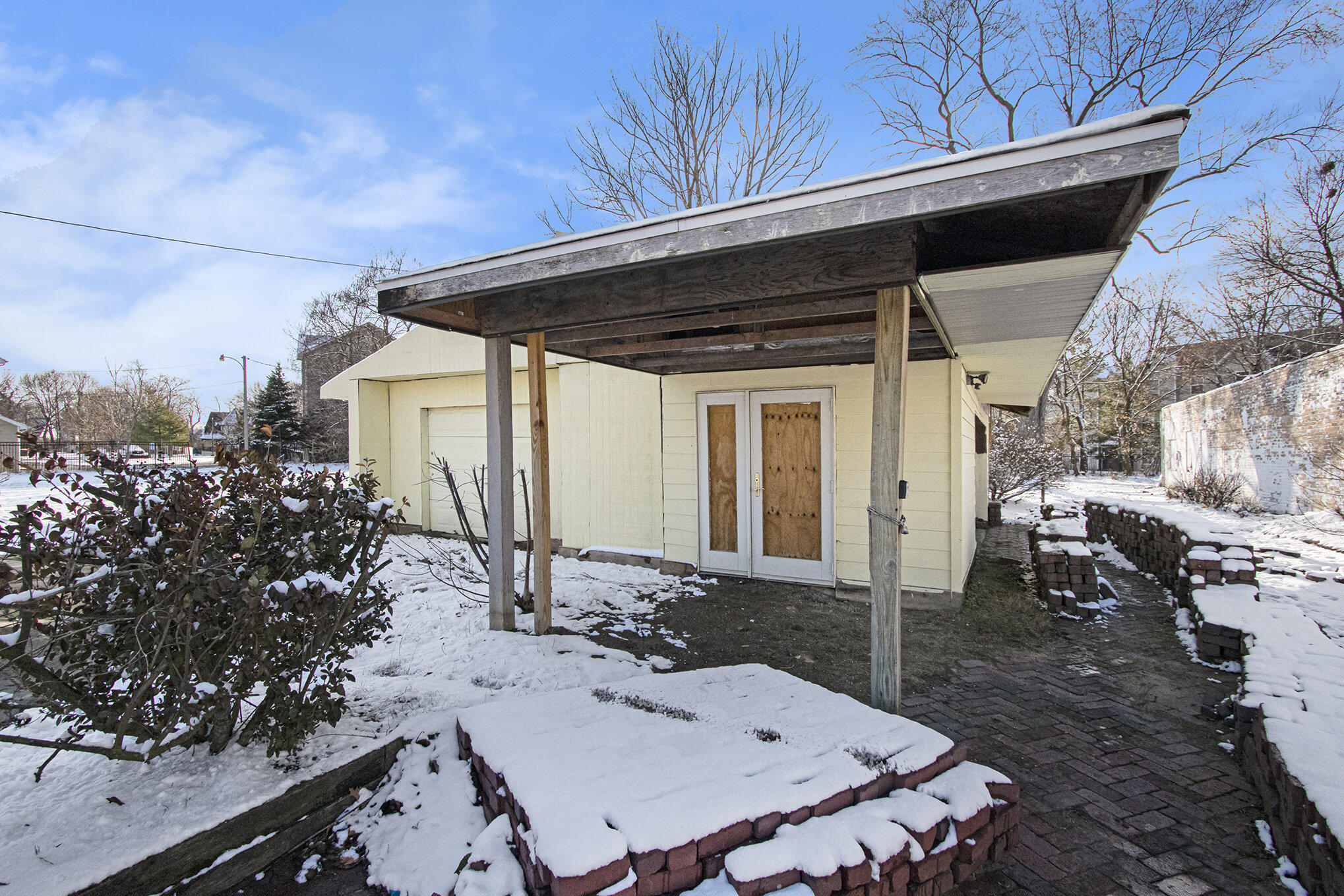 366 Pipestone Street Property Photo 4