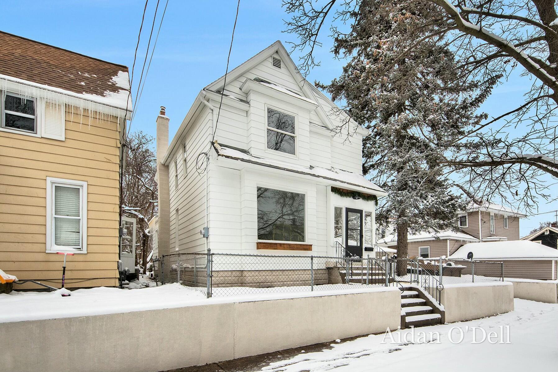 841 College Avenue Se Property Photo 2