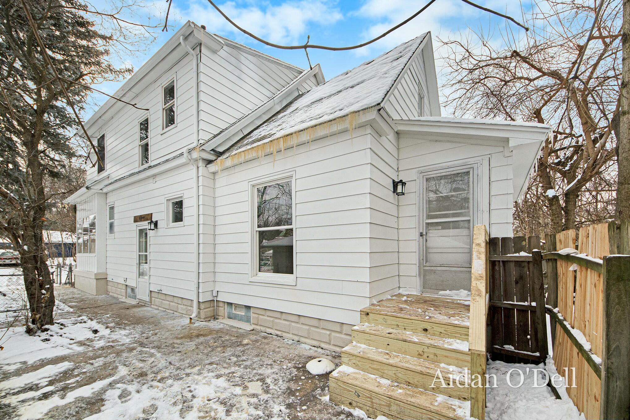 841 College Avenue Se Property Photo 27