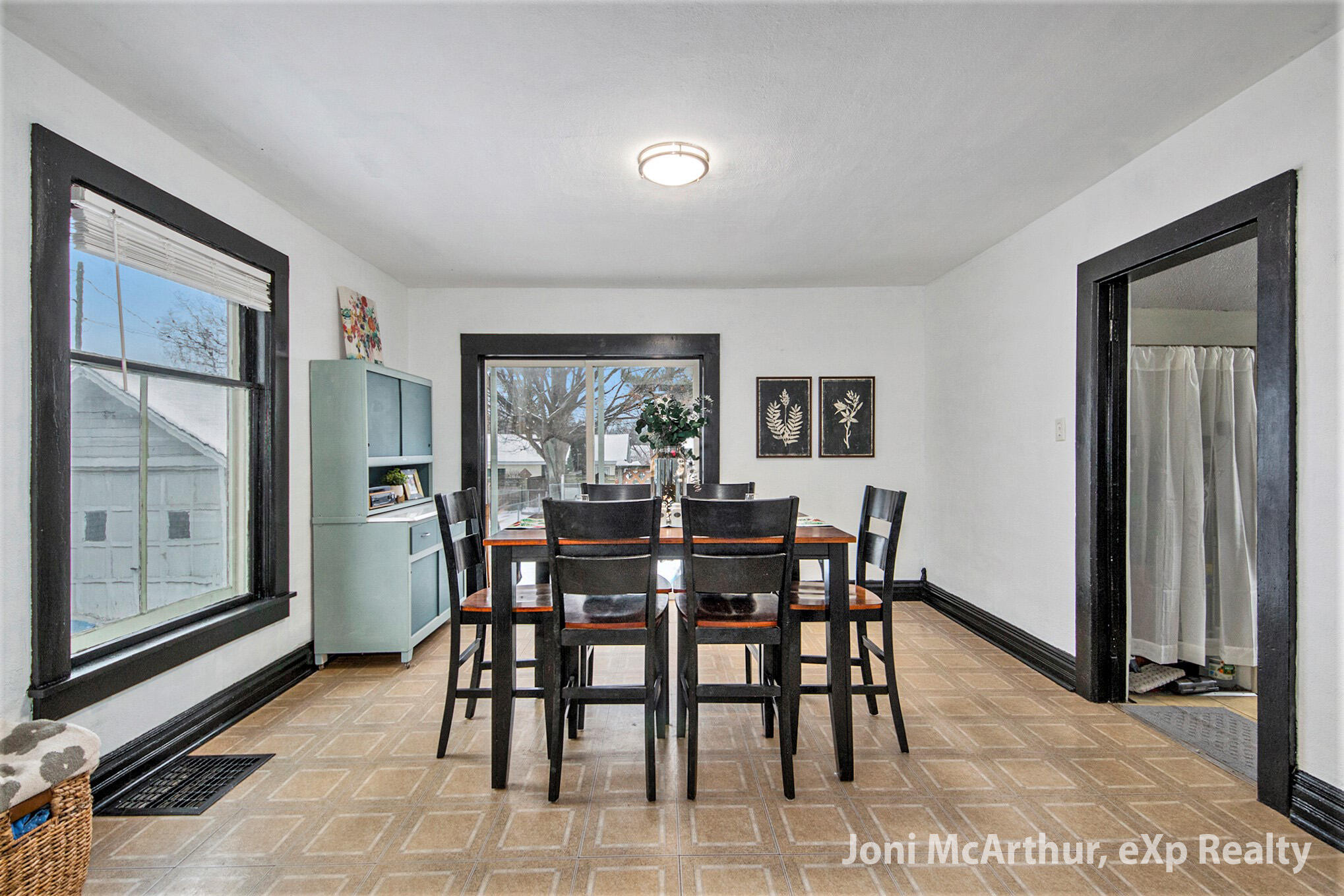 713 W Cass Street Property Photo 8
