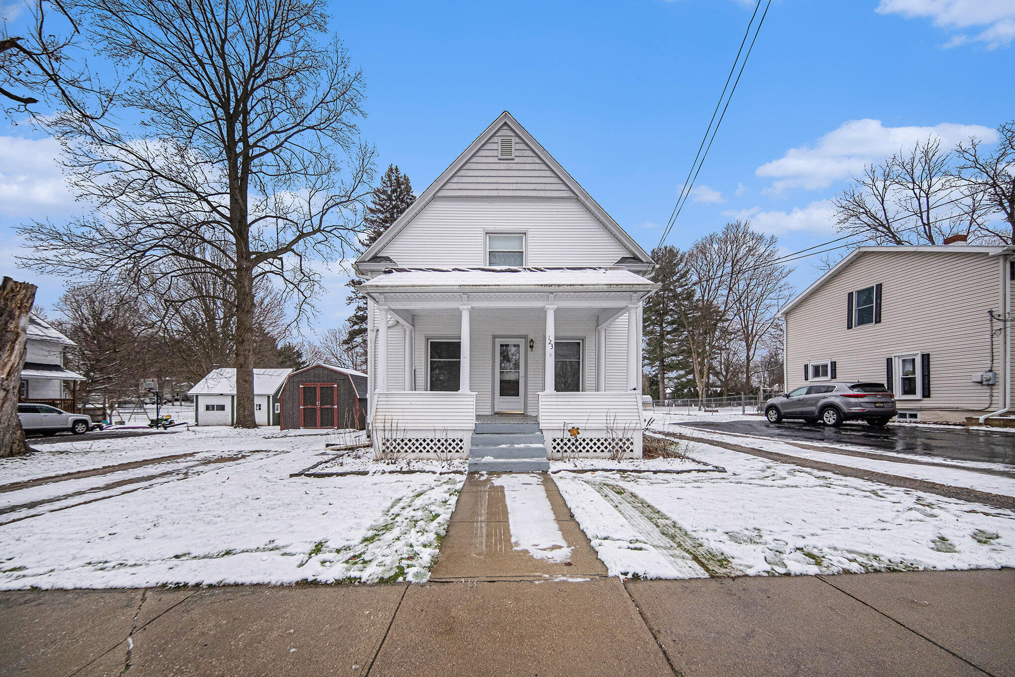 123 W Center Street Property Photo