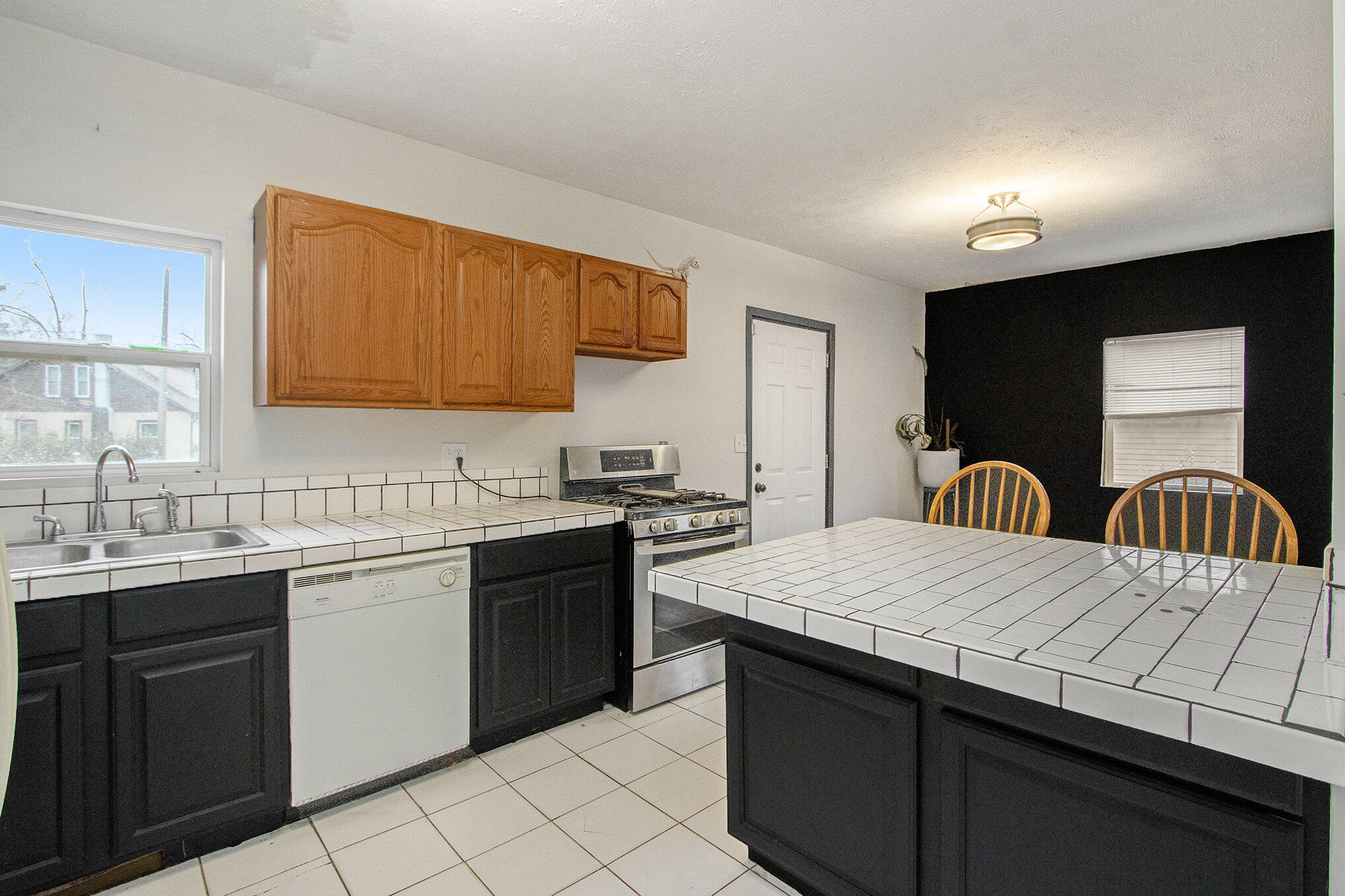 2120 E Main Street Property Photo 7