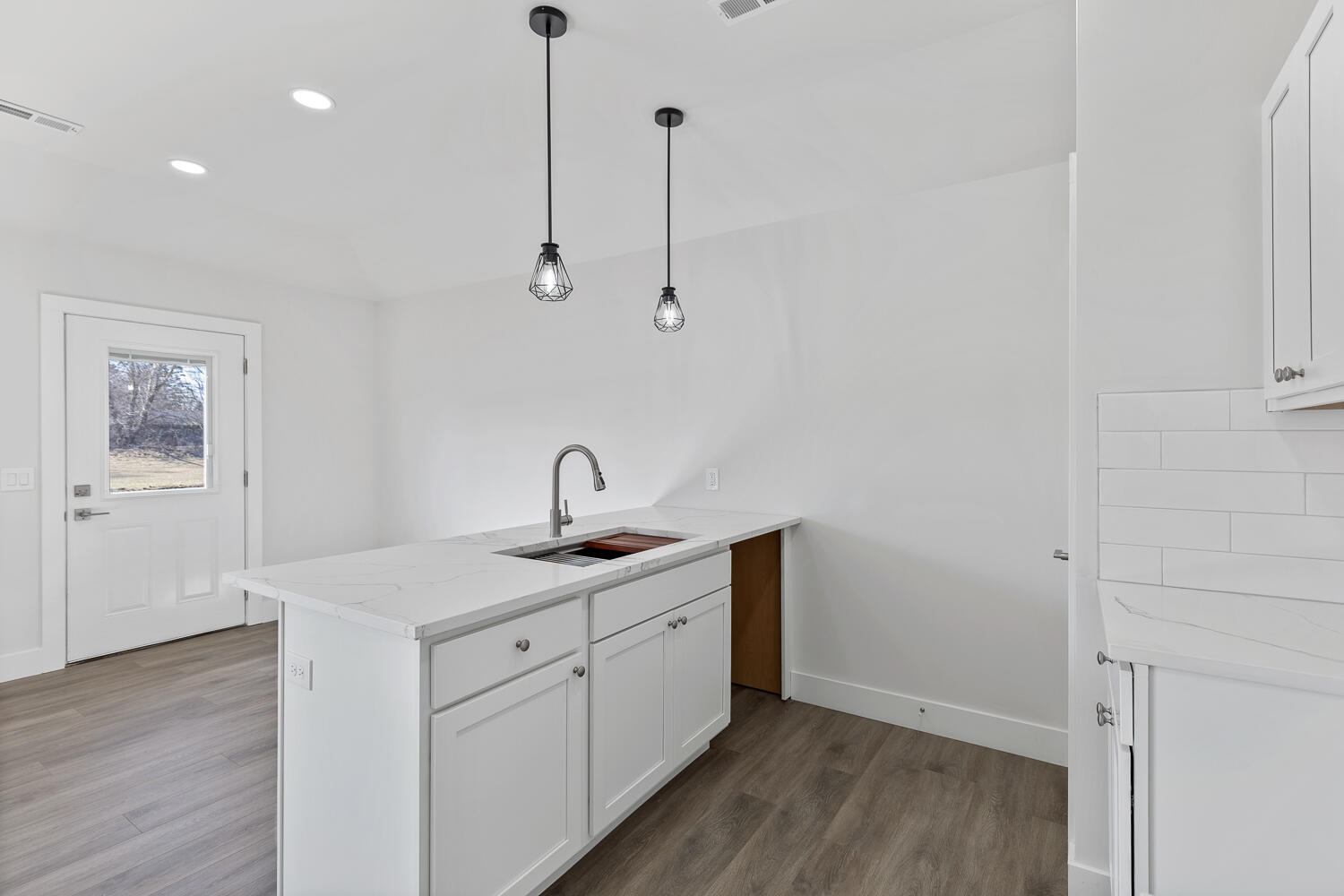 2019 Green Acres Drive Property Photo 4