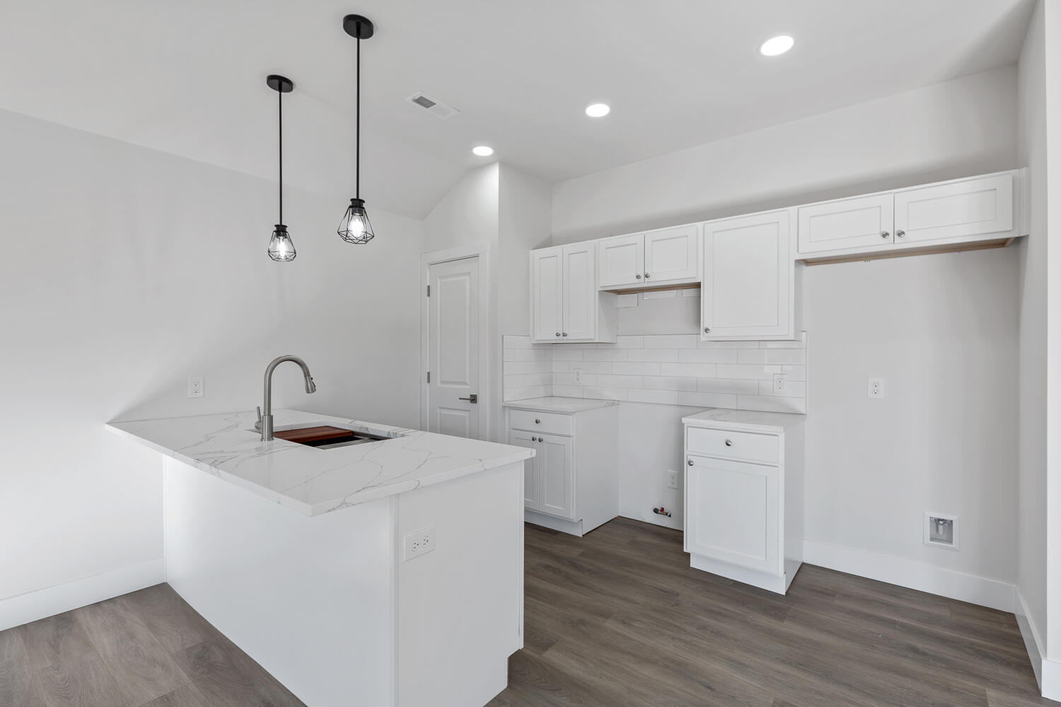 2019 Green Acres Drive Property Photo 5