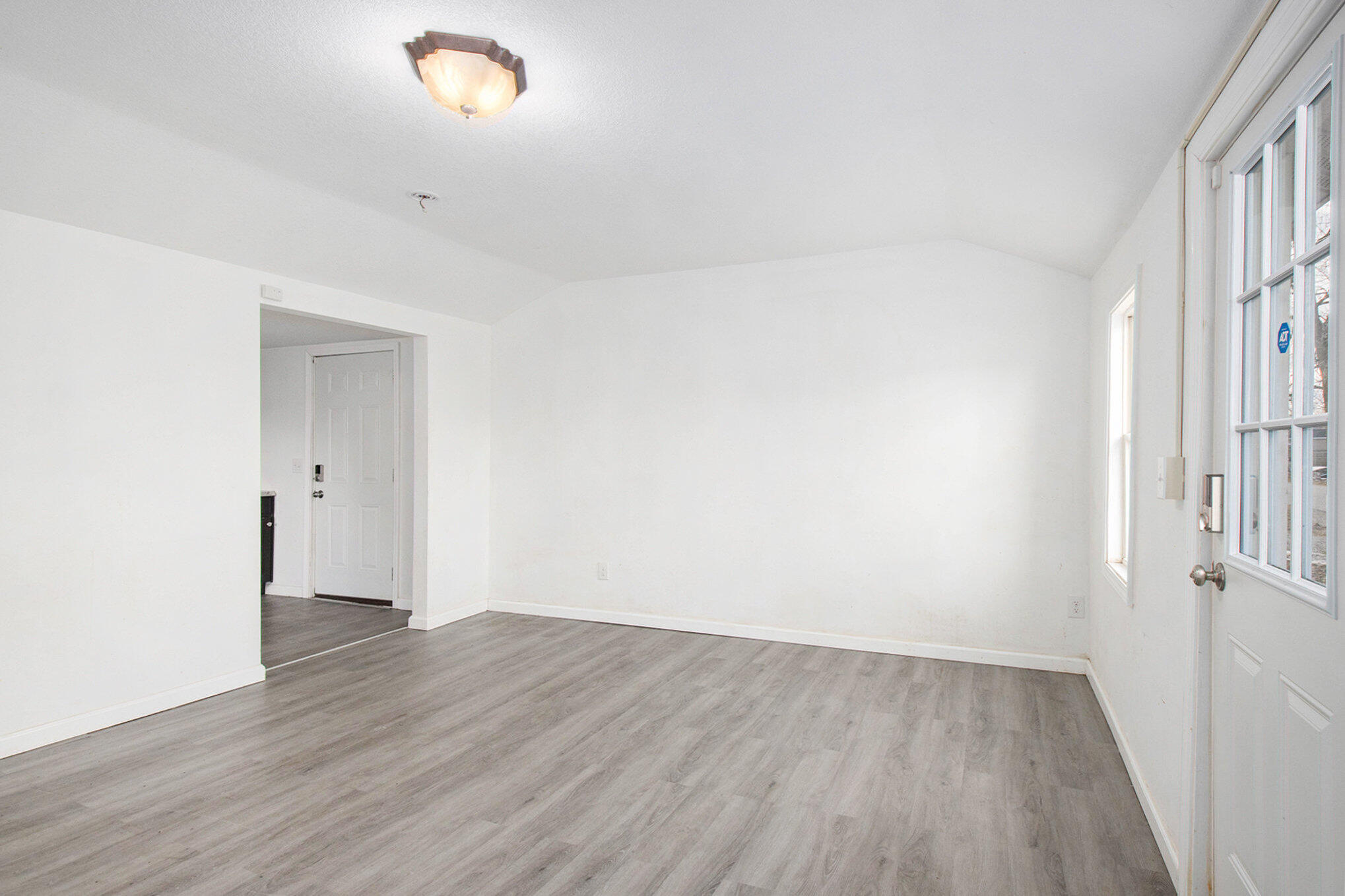 1547 Naomi Avenue Property Photo 6