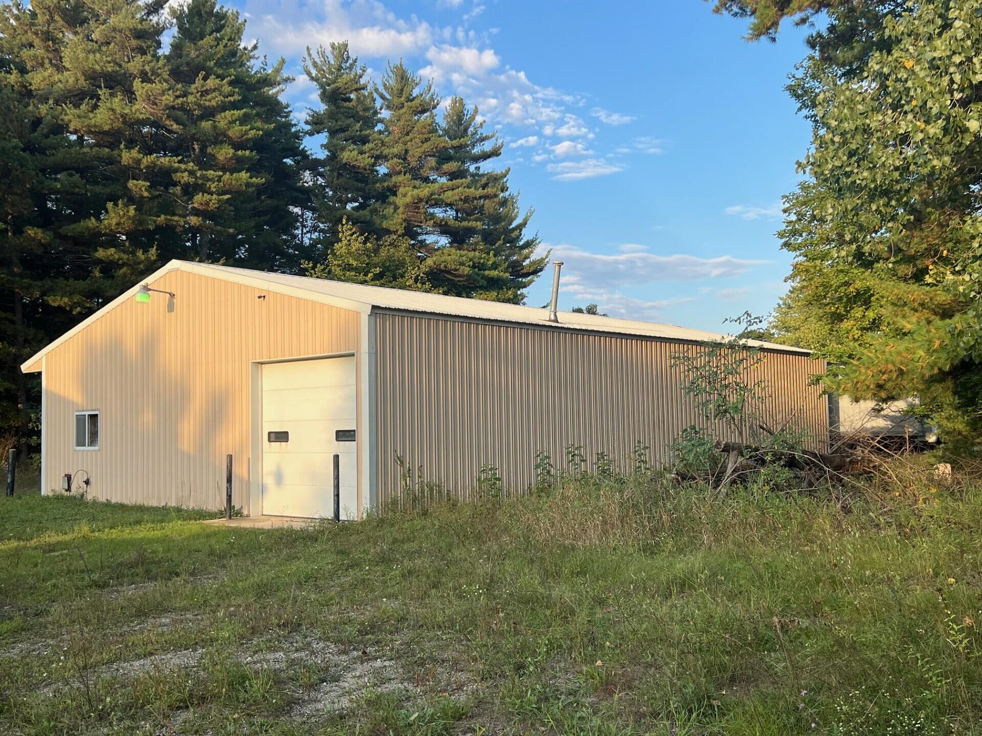 2025 E Sternberg Road Property Photo 1