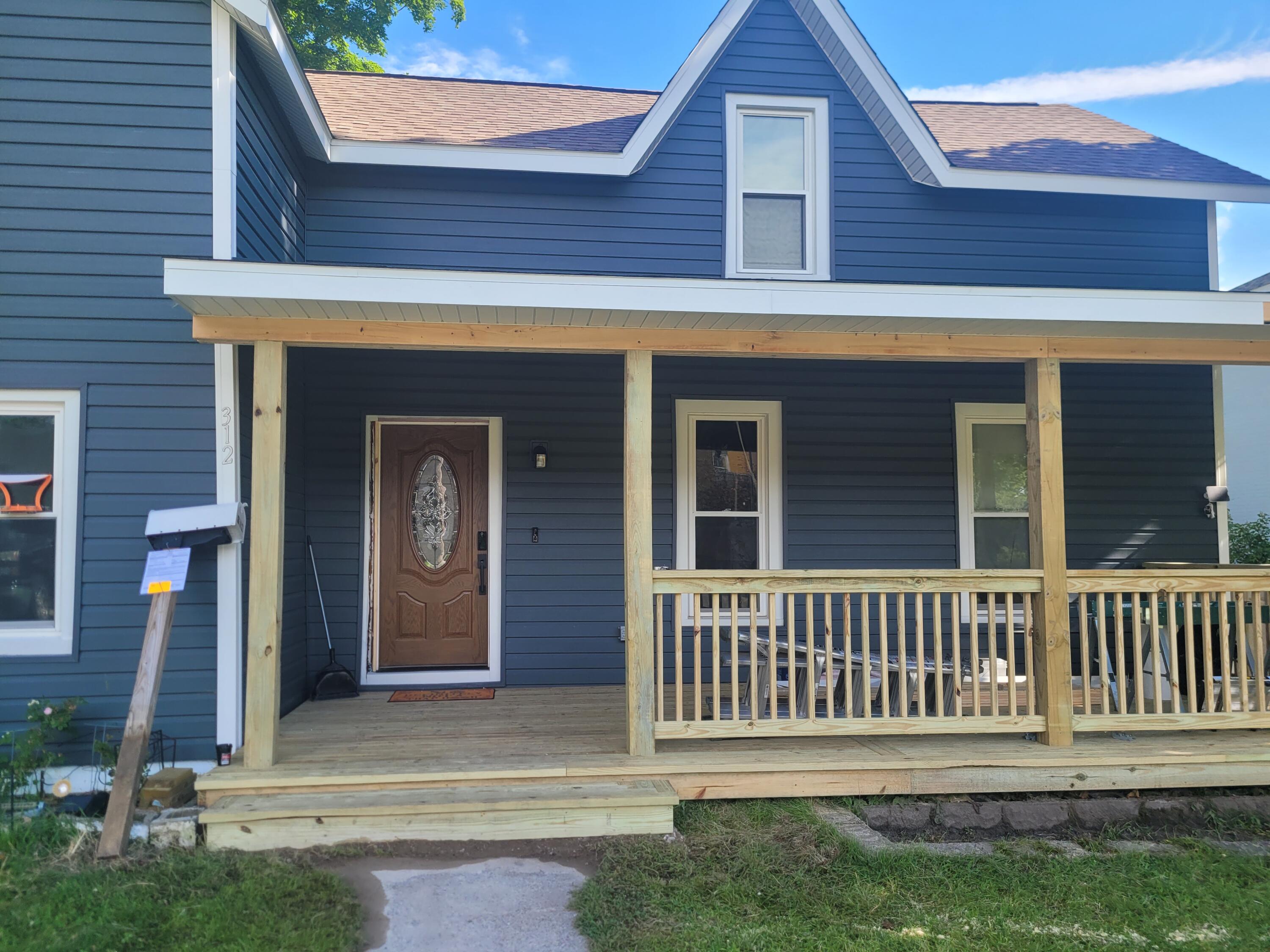 312 W Upton Avenue Property Photo