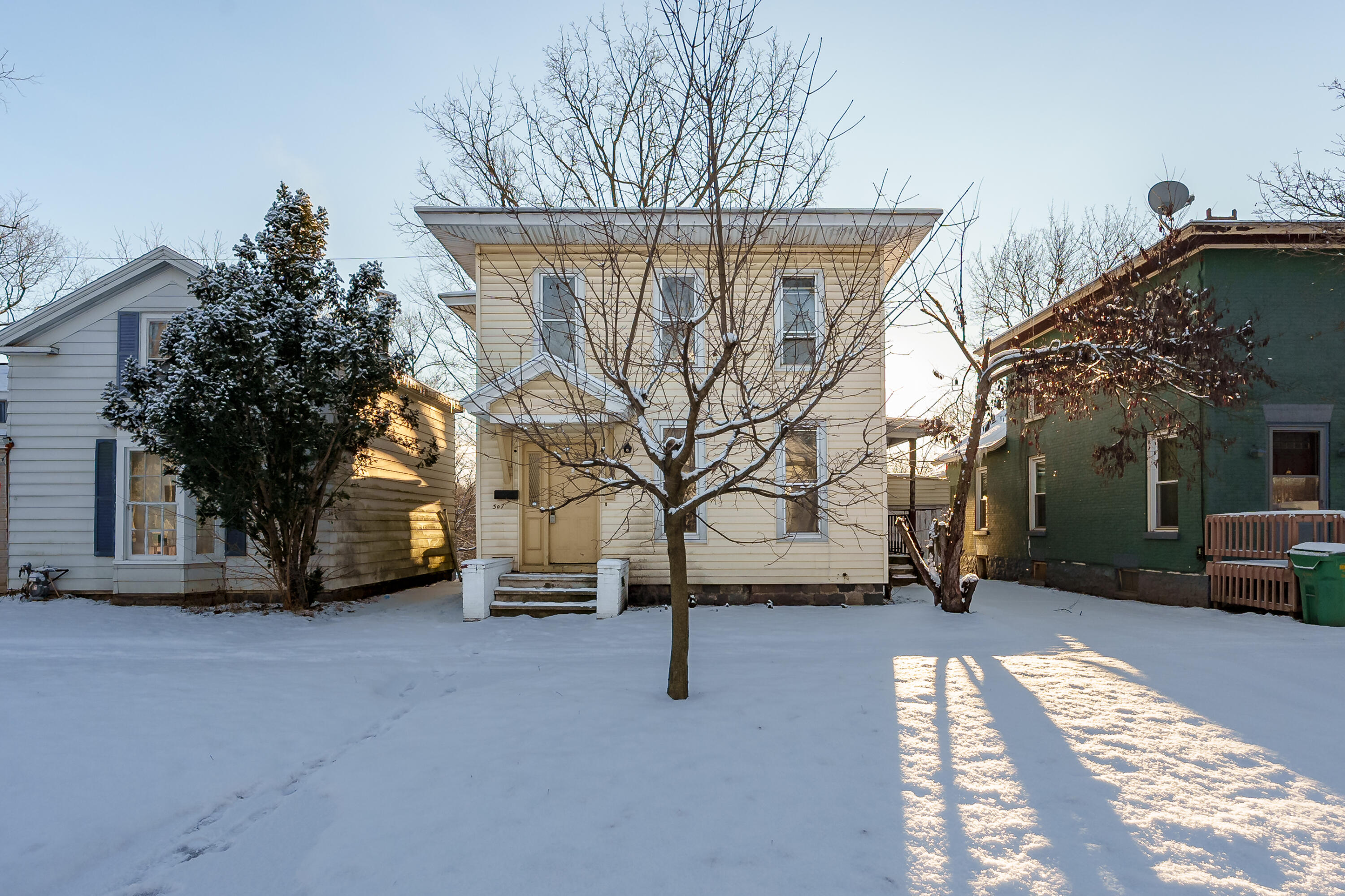 307 Portage Avenue Property Photo