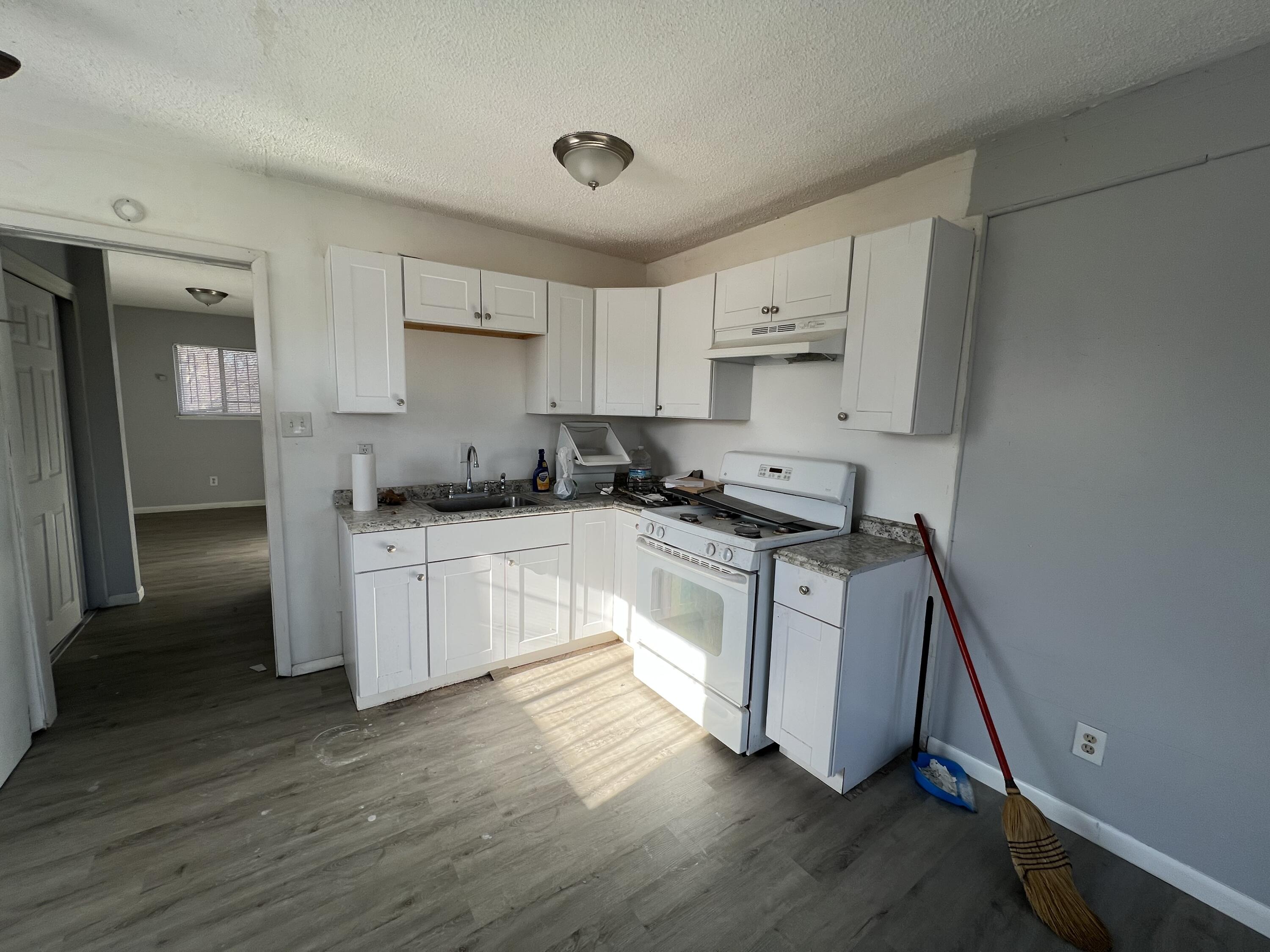14439 Kent Street Property Photo 2
