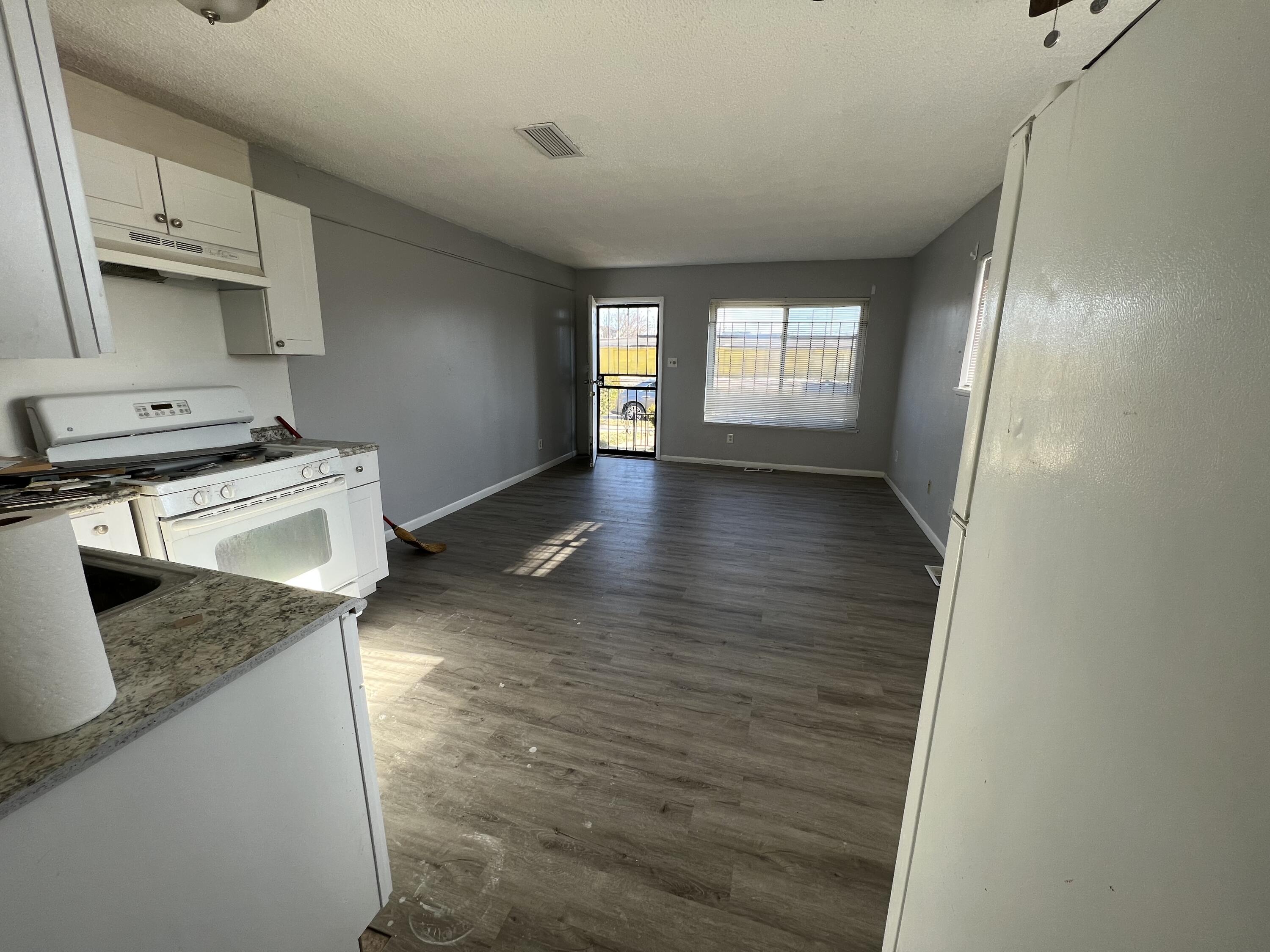 14439 Kent Street Property Photo 7