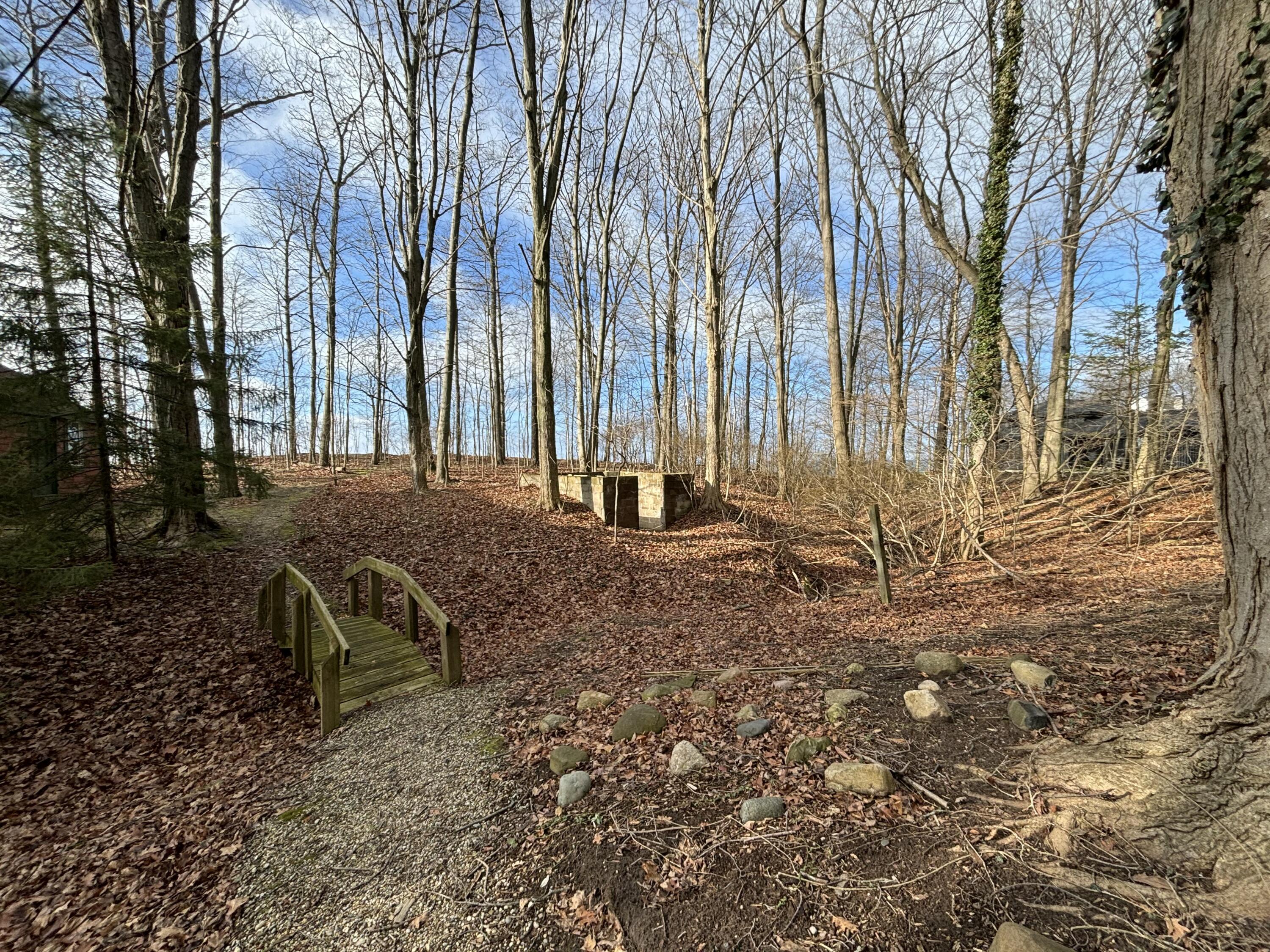 2560 Lakeshore Drive Property Photo 2