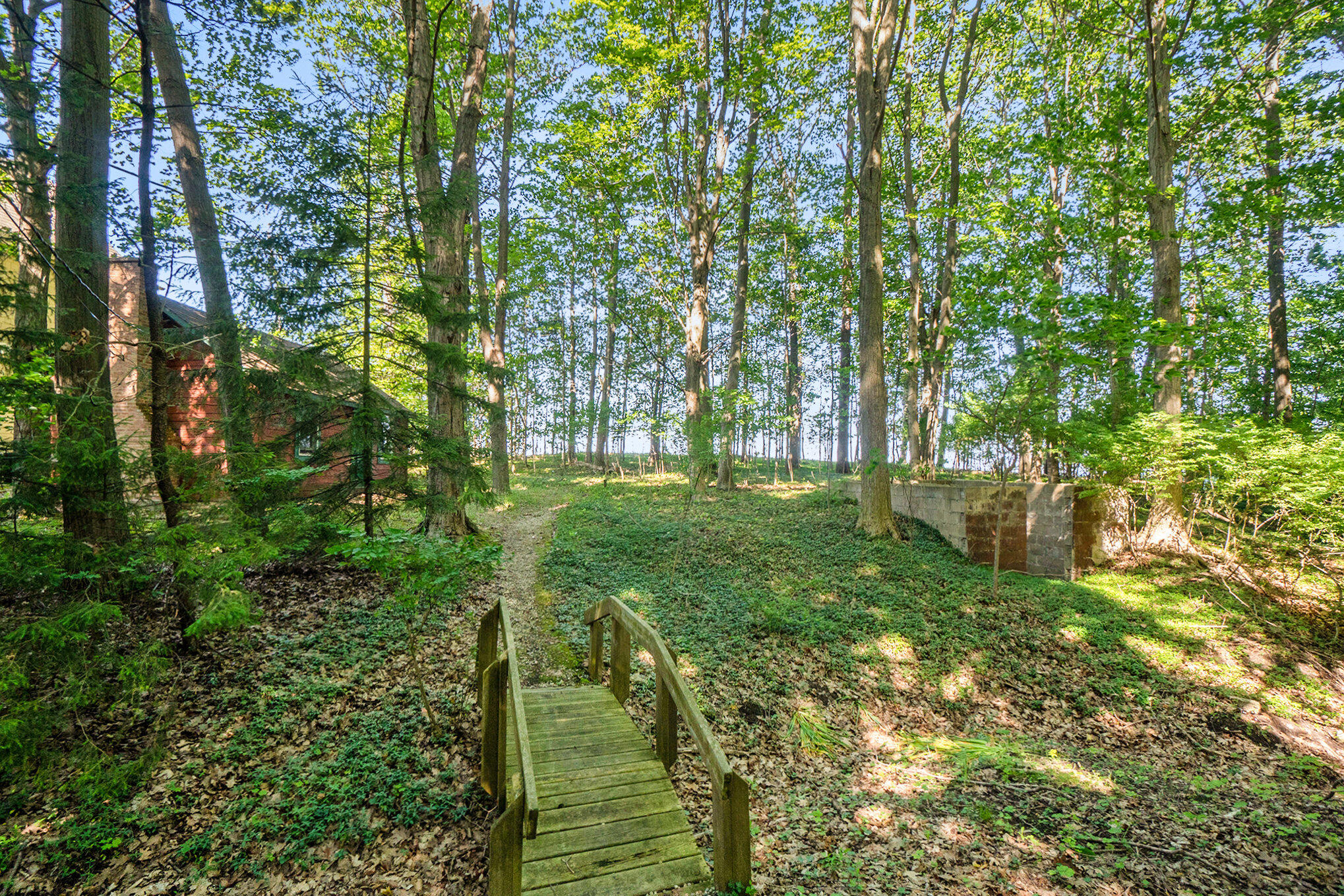 2560 Lakeshore Drive Property Photo 6