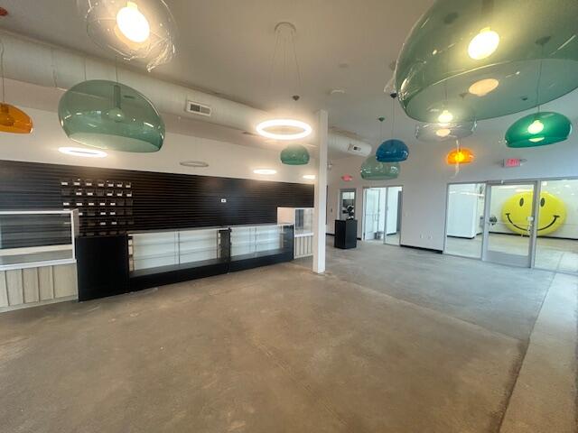 1045 W Columbia Avenue Property Photo 5