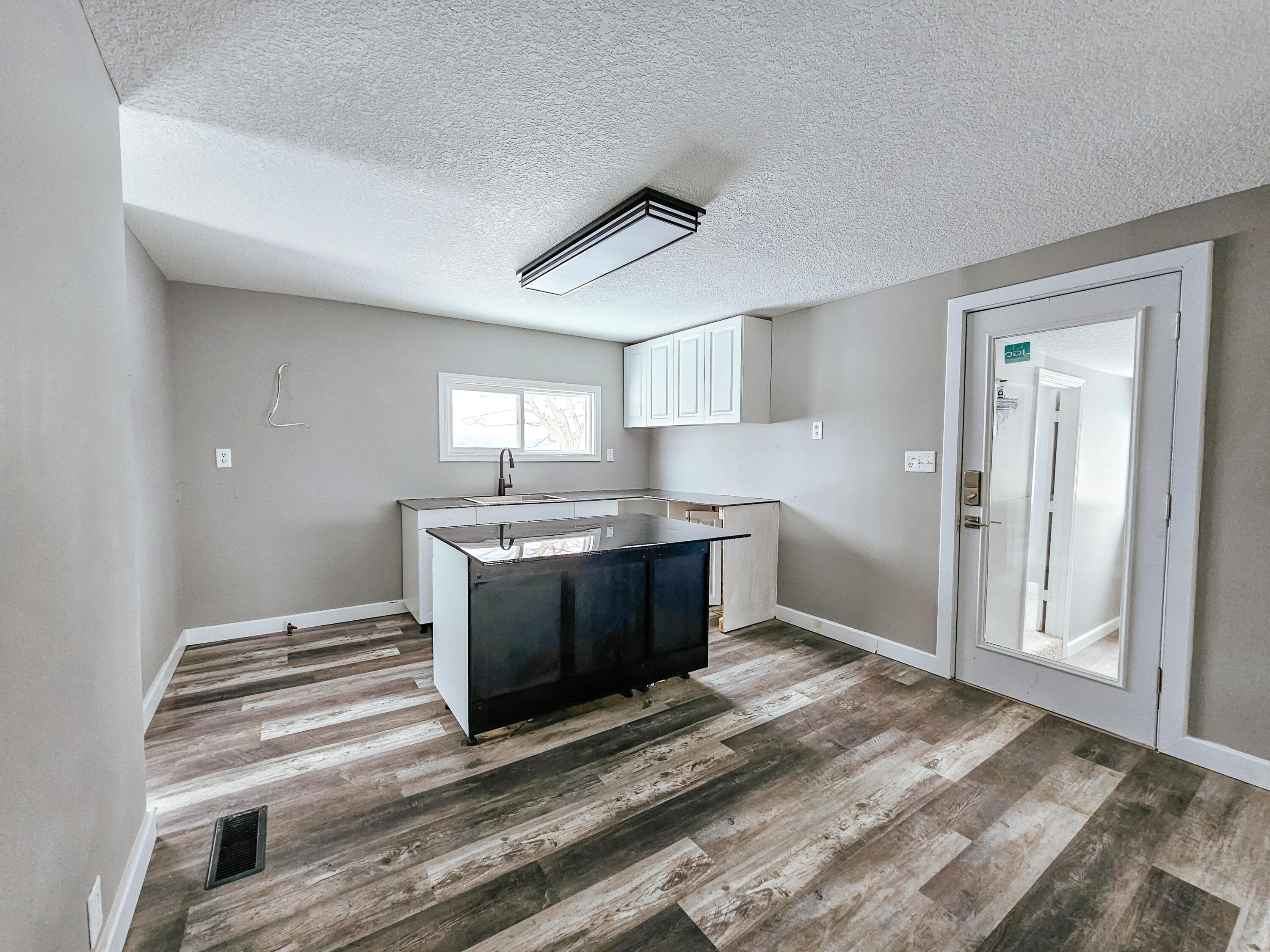 950 Herl Road Property Photo 8