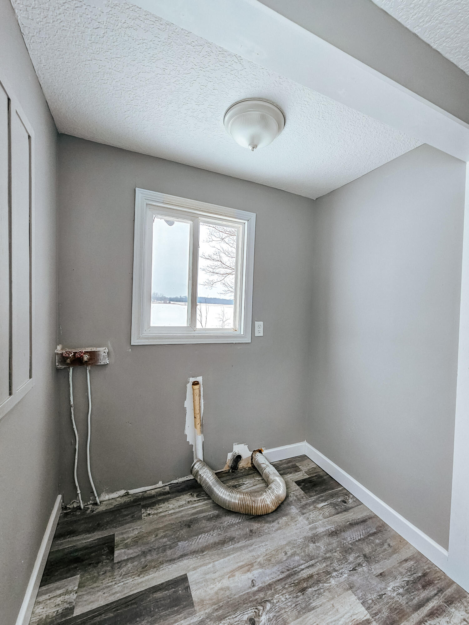 950 Herl Road Property Photo 11