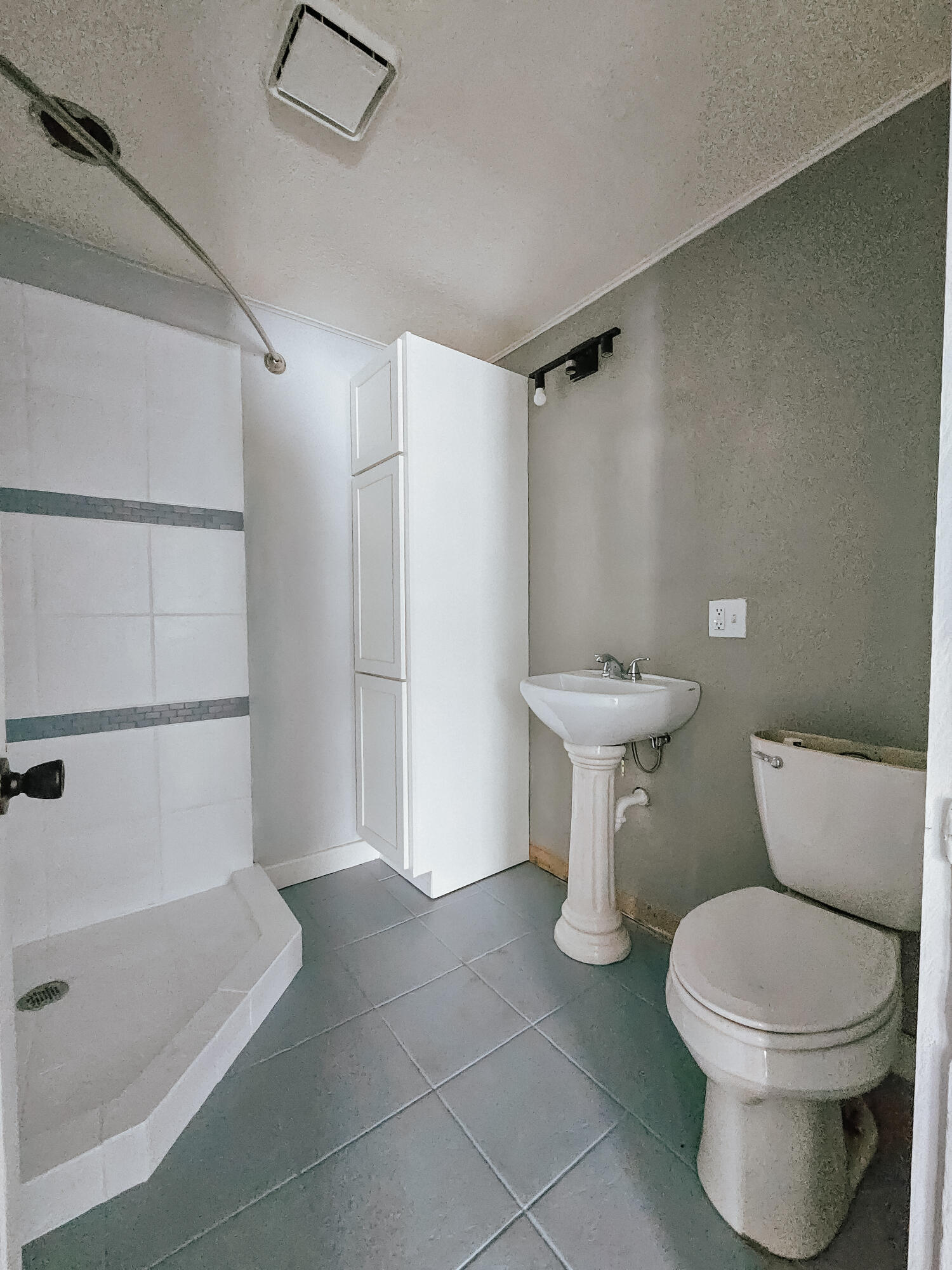 950 Herl Road Property Photo 12