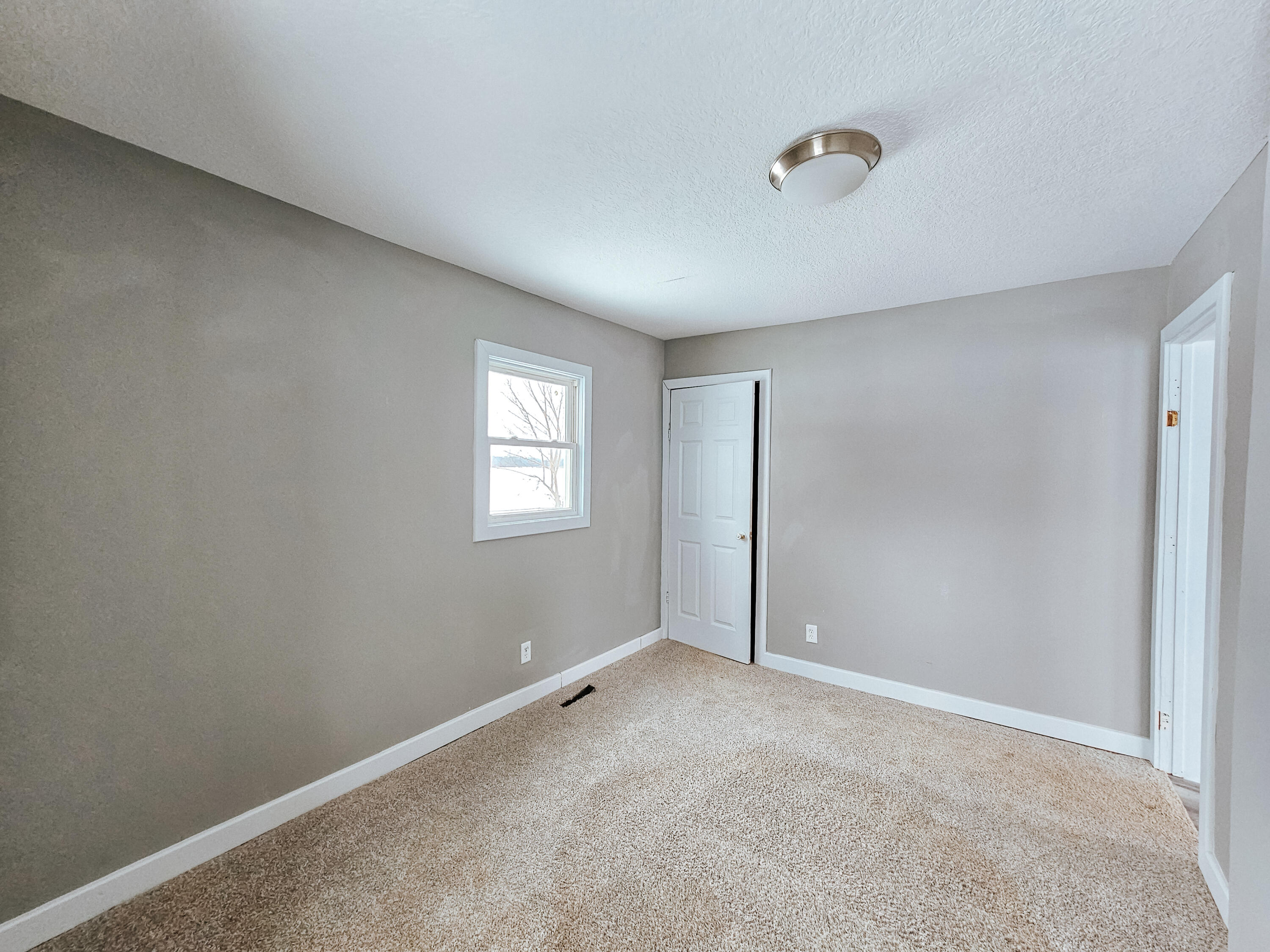 950 Herl Road Property Photo 14