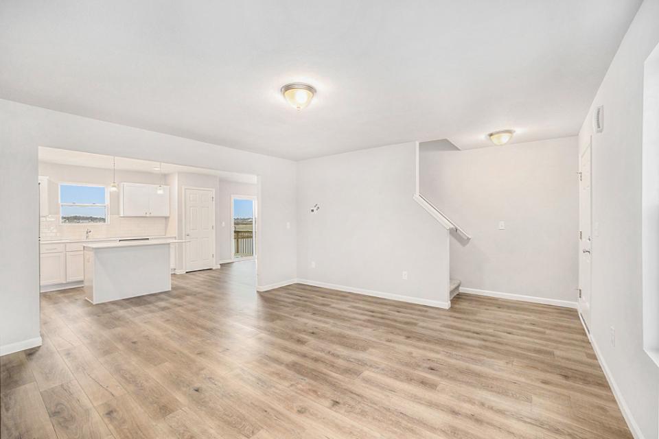 13879 Oasis Avenue Property Photo 4