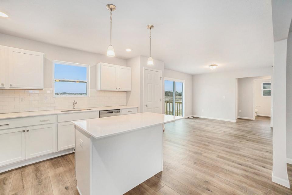 13879 Oasis Avenue Property Photo 7
