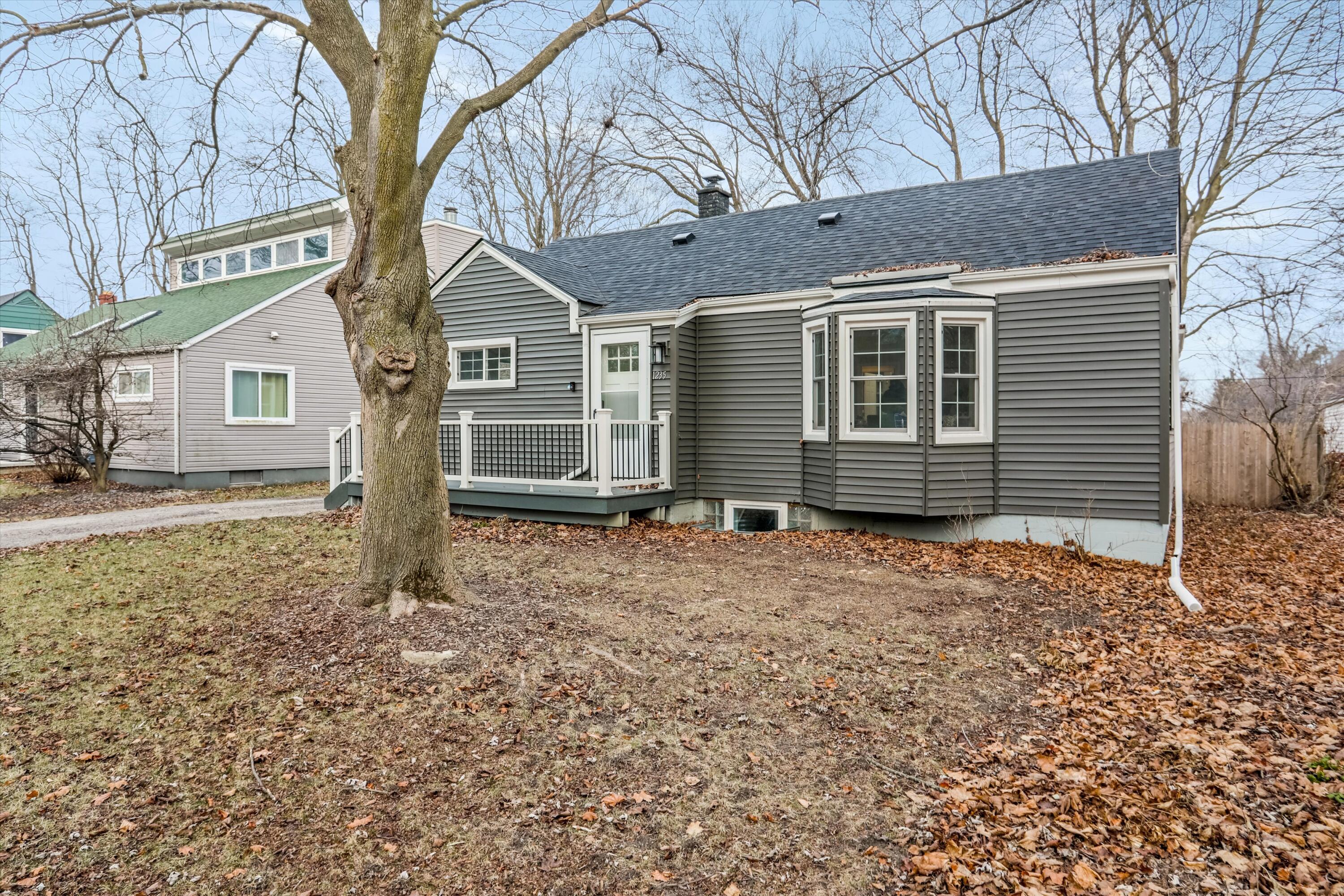1235 Kensington Drive Property Photo 3