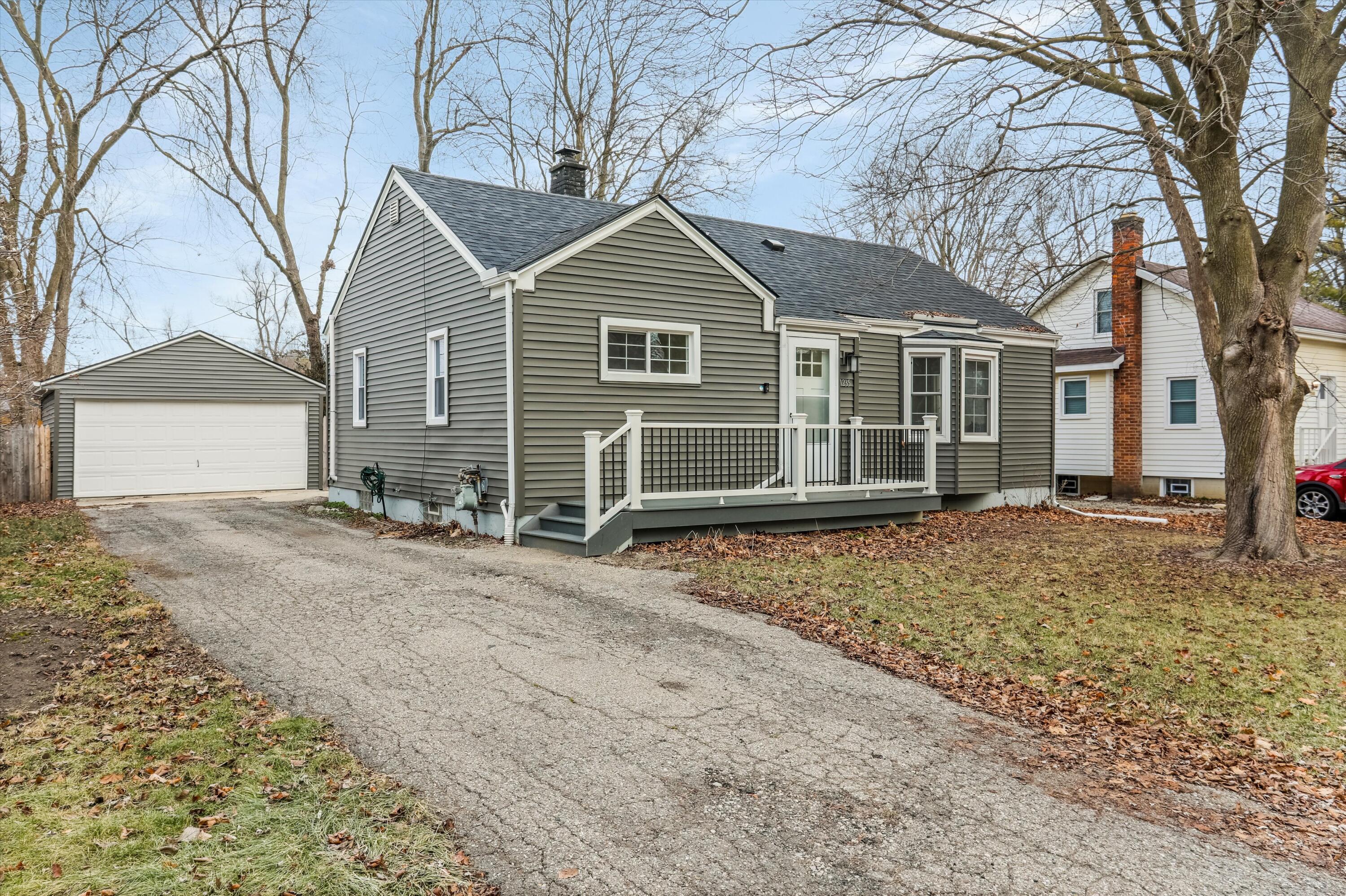 1235 Kensington Drive Property Photo 4