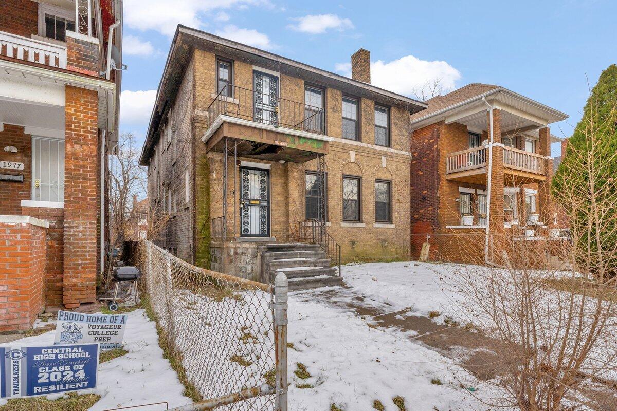 1983 Clairmount Avenue Property Photo 1