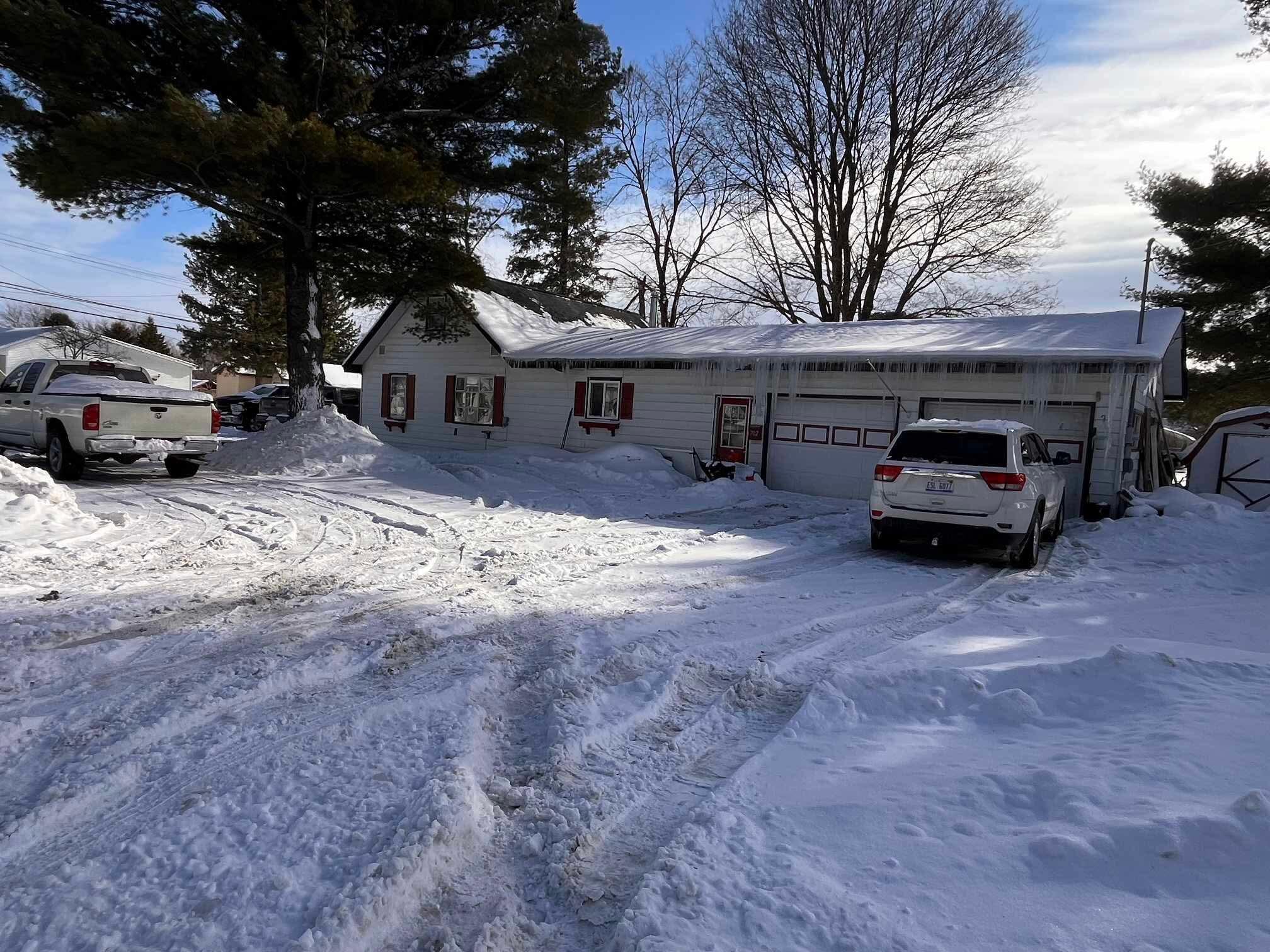 702 S Court Avenue Property Photo