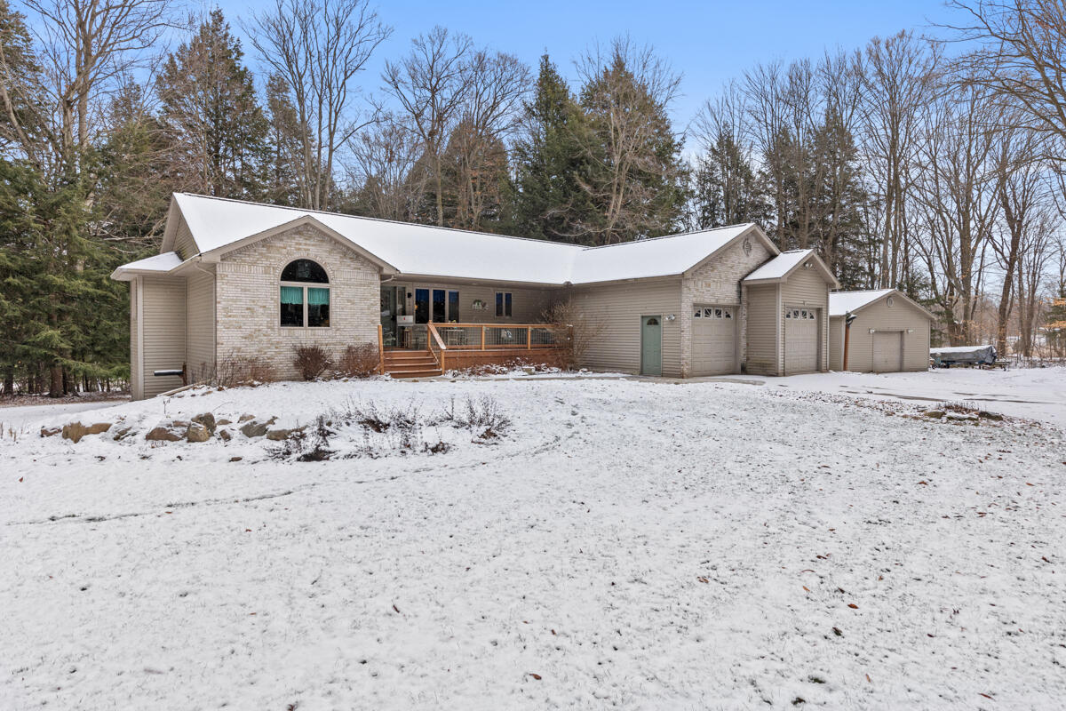 8632 W Blanchard Road Property Photo 5