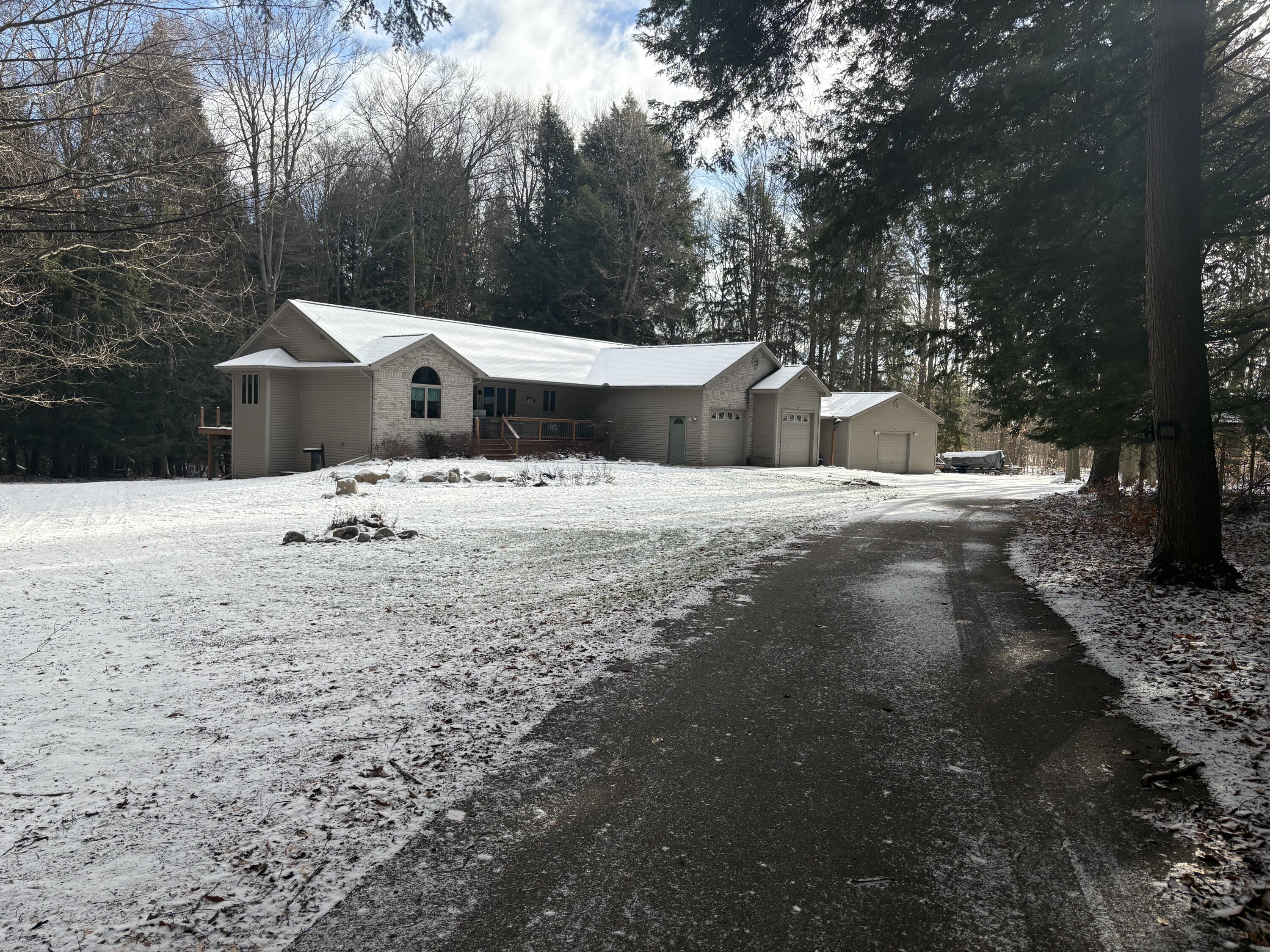 8632 W Blanchard Road Property Photo 6