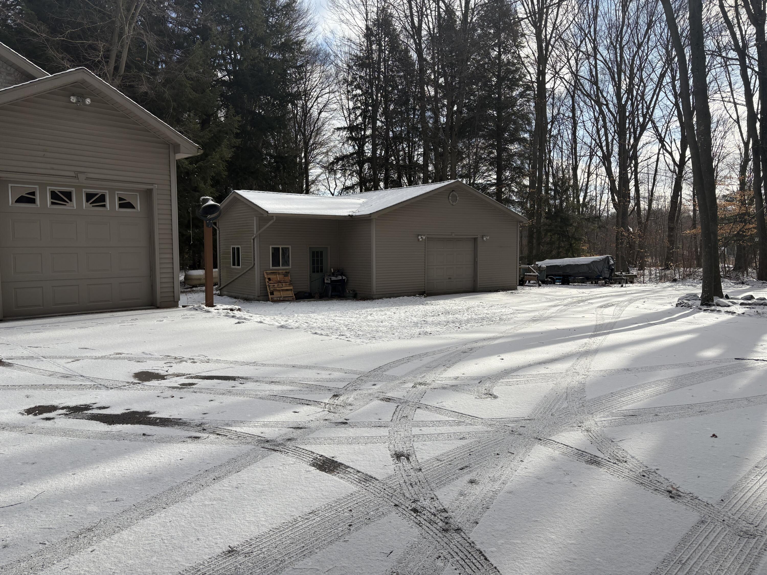 8632 W Blanchard Road Property Photo 9