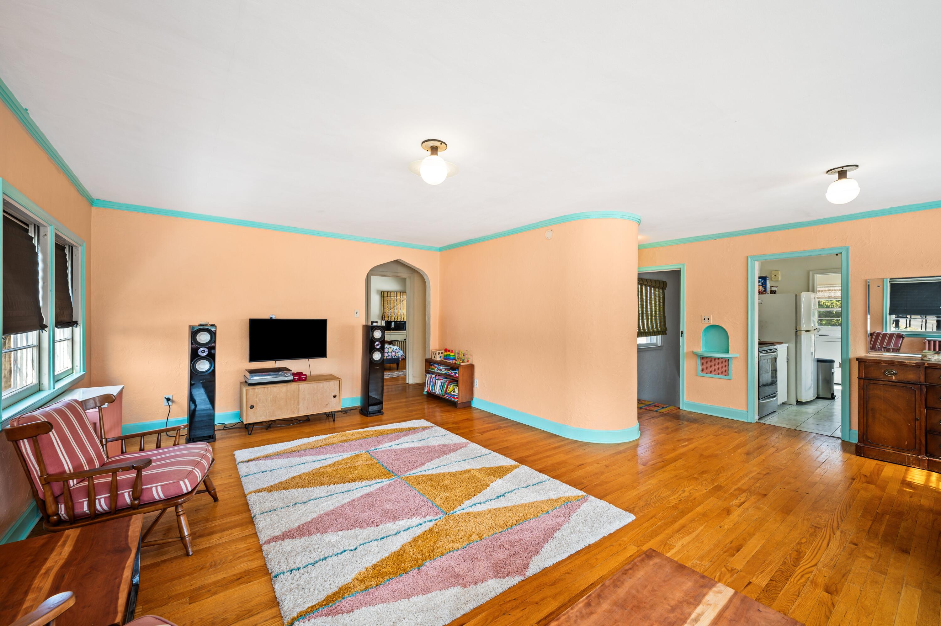 1559 Pipestone Road Property Photo 7