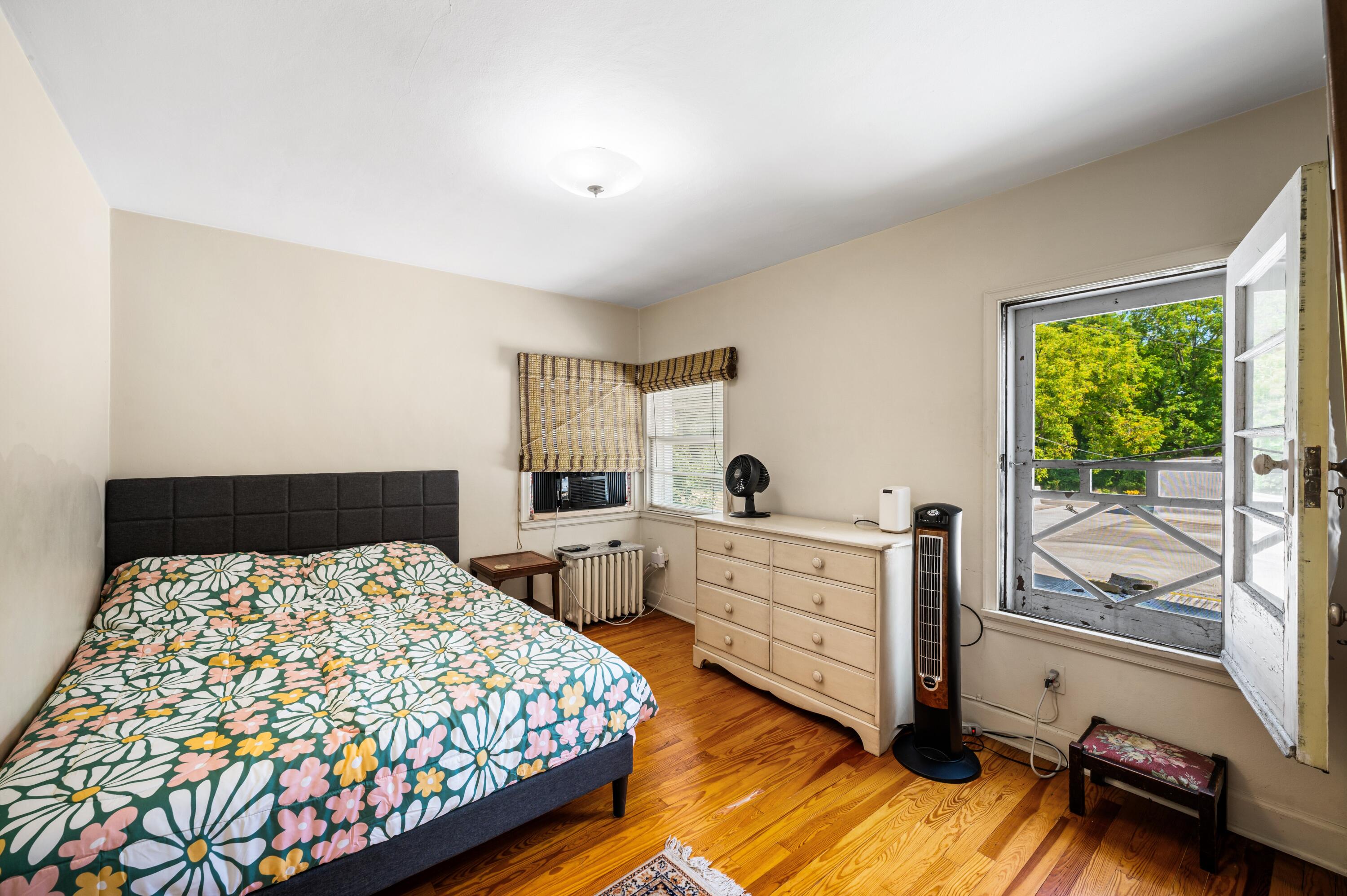 1559 Pipestone Road Property Photo 11