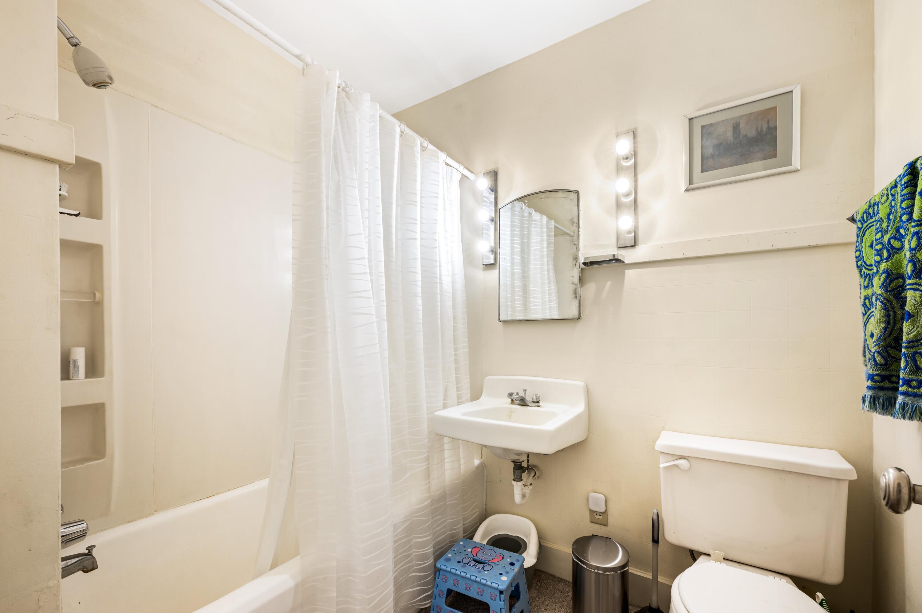 1559 Pipestone Road Property Photo 14