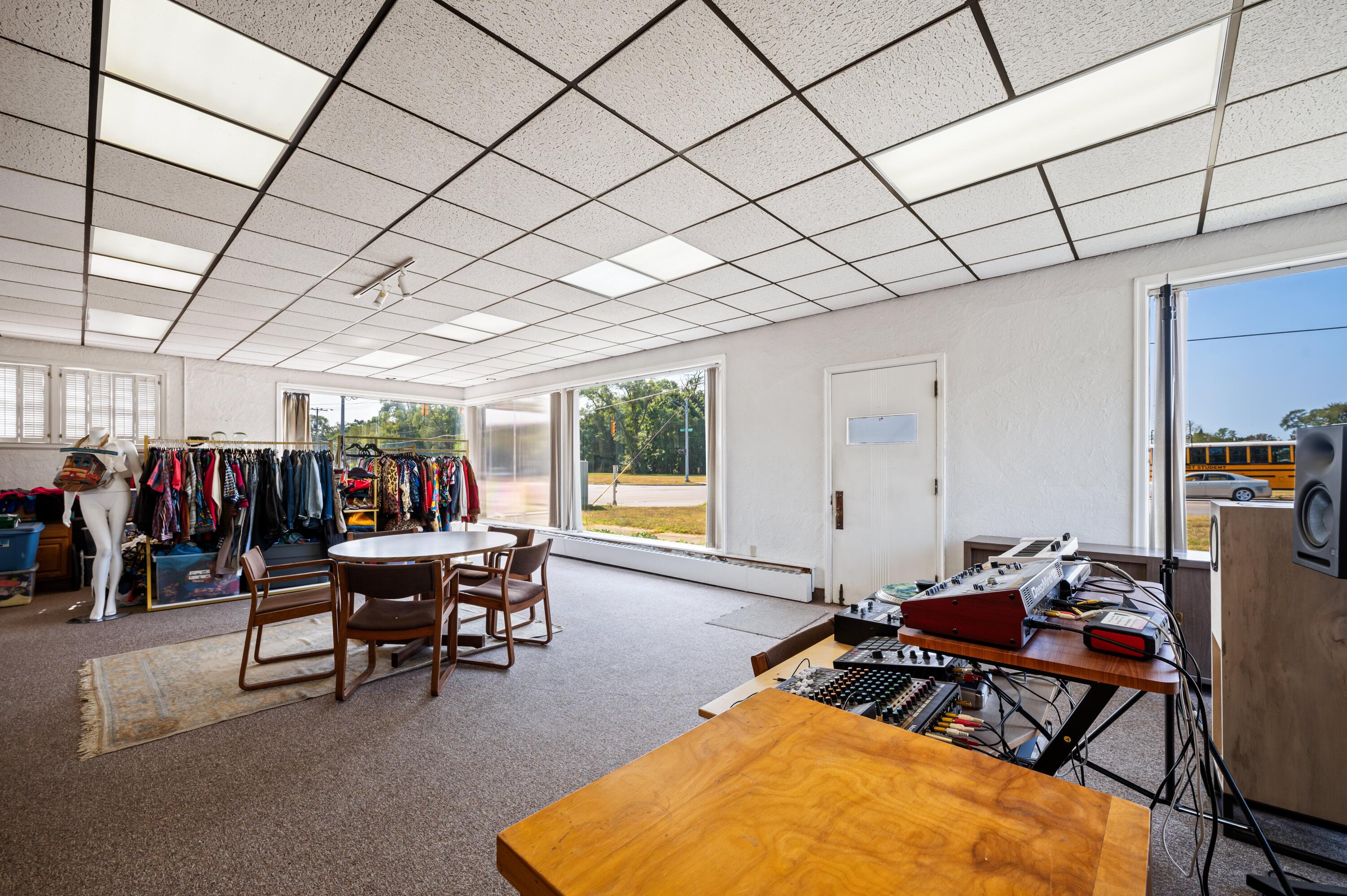 1559 Pipestone Road Property Photo 16