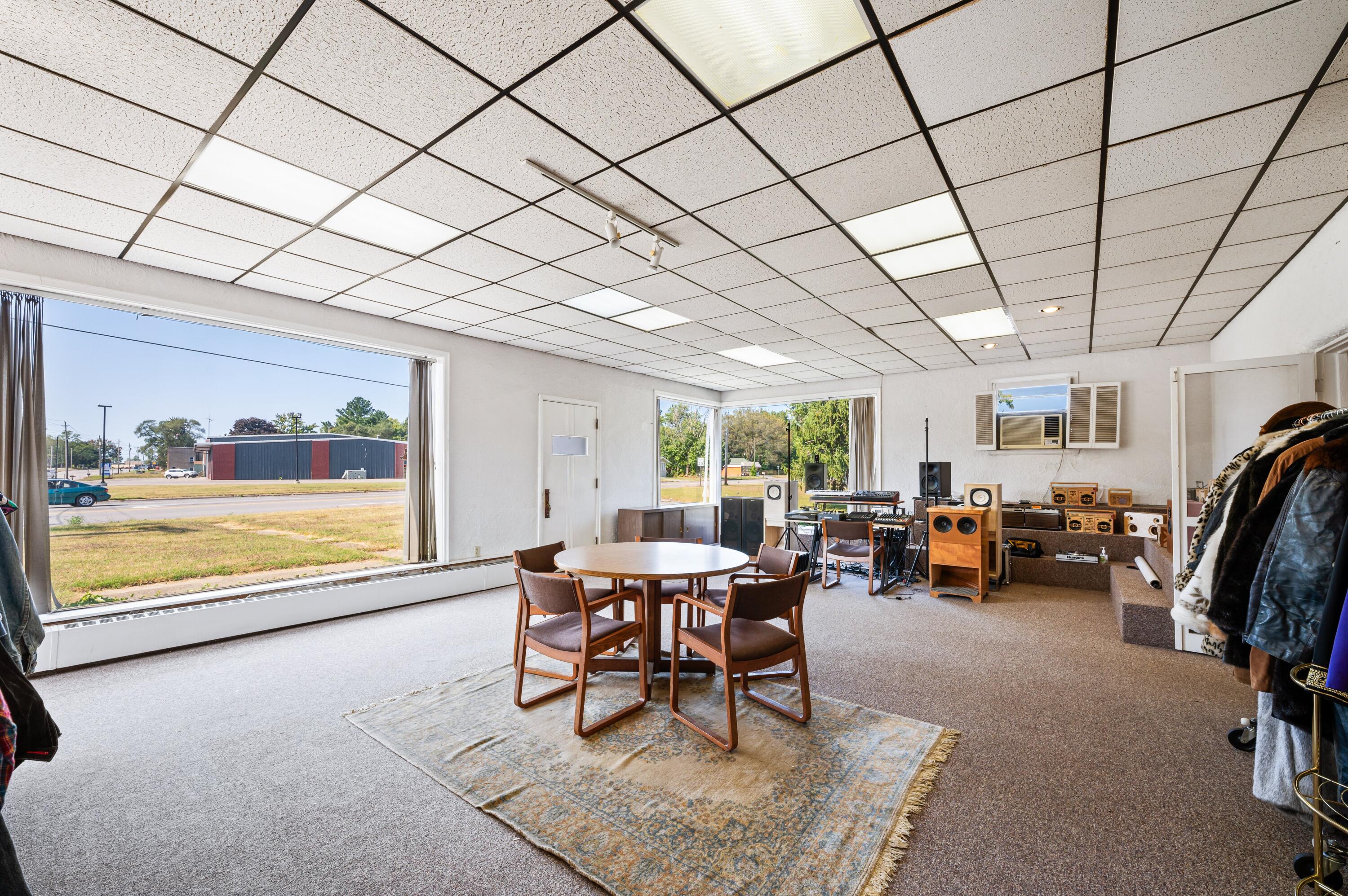 1559 Pipestone Road Property Photo 18