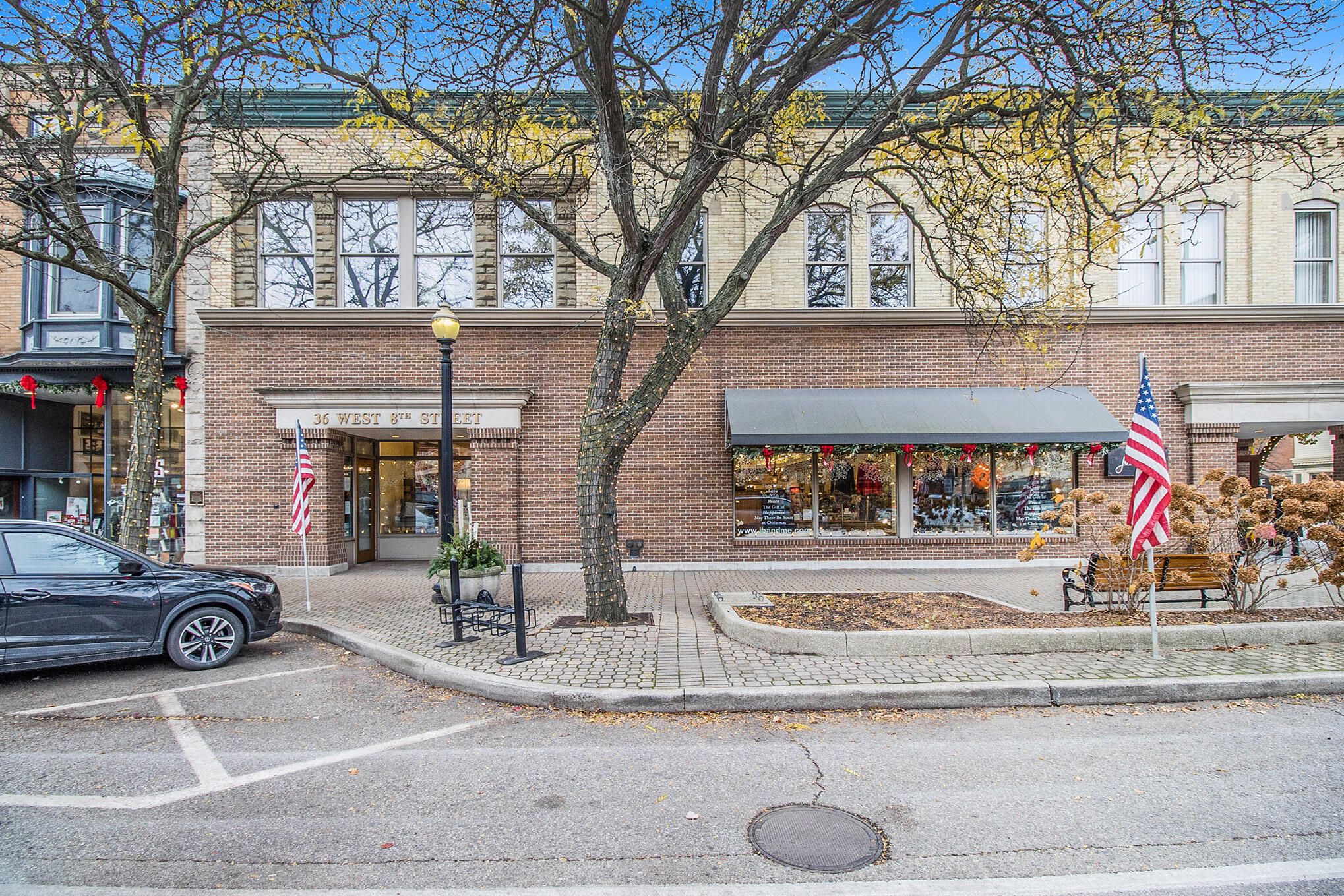 36 W 8th Street Property Photo 1