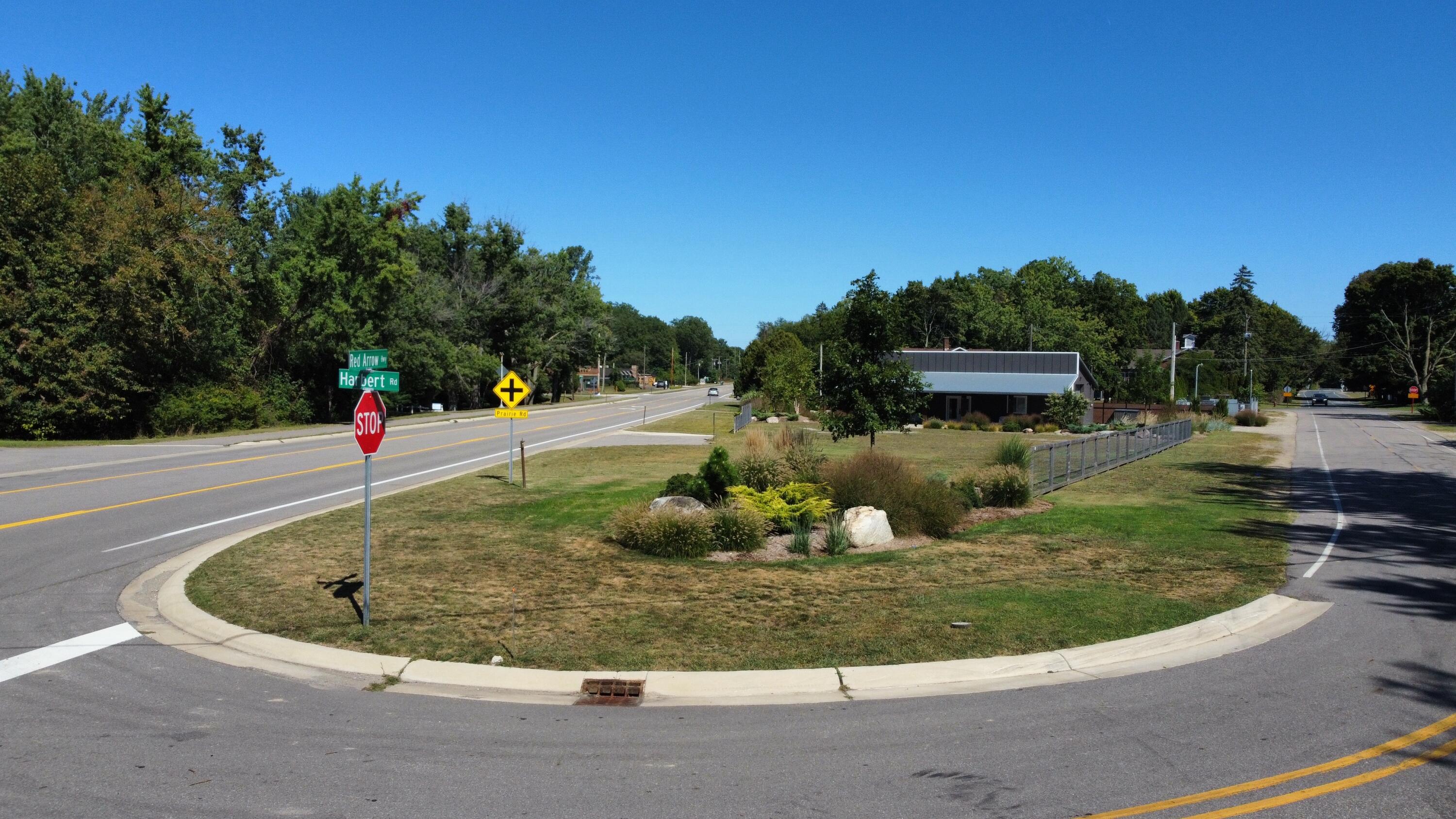 13695 Red Arrow Highway Property Photo 28