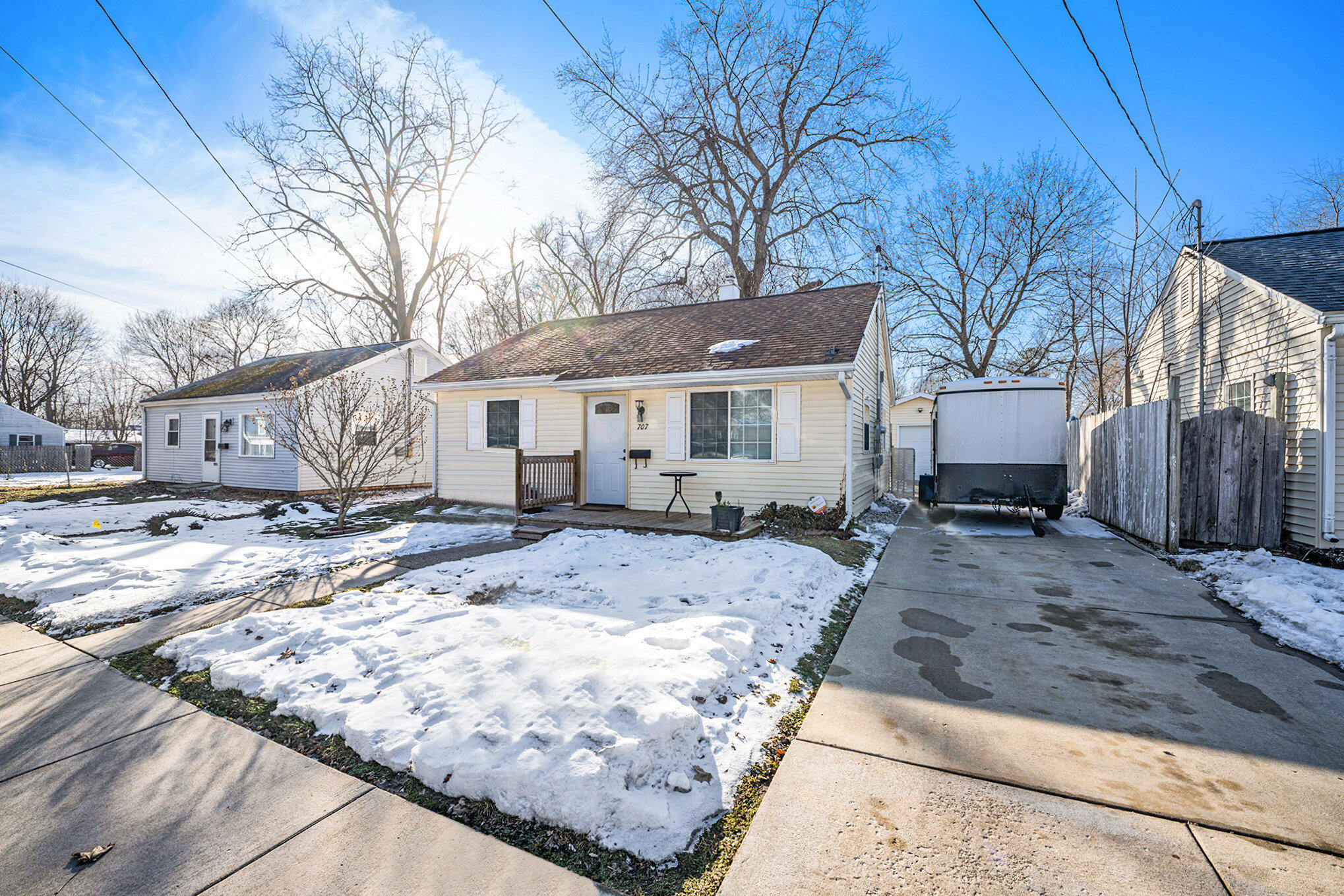 707 Ira Avenue Property Photo