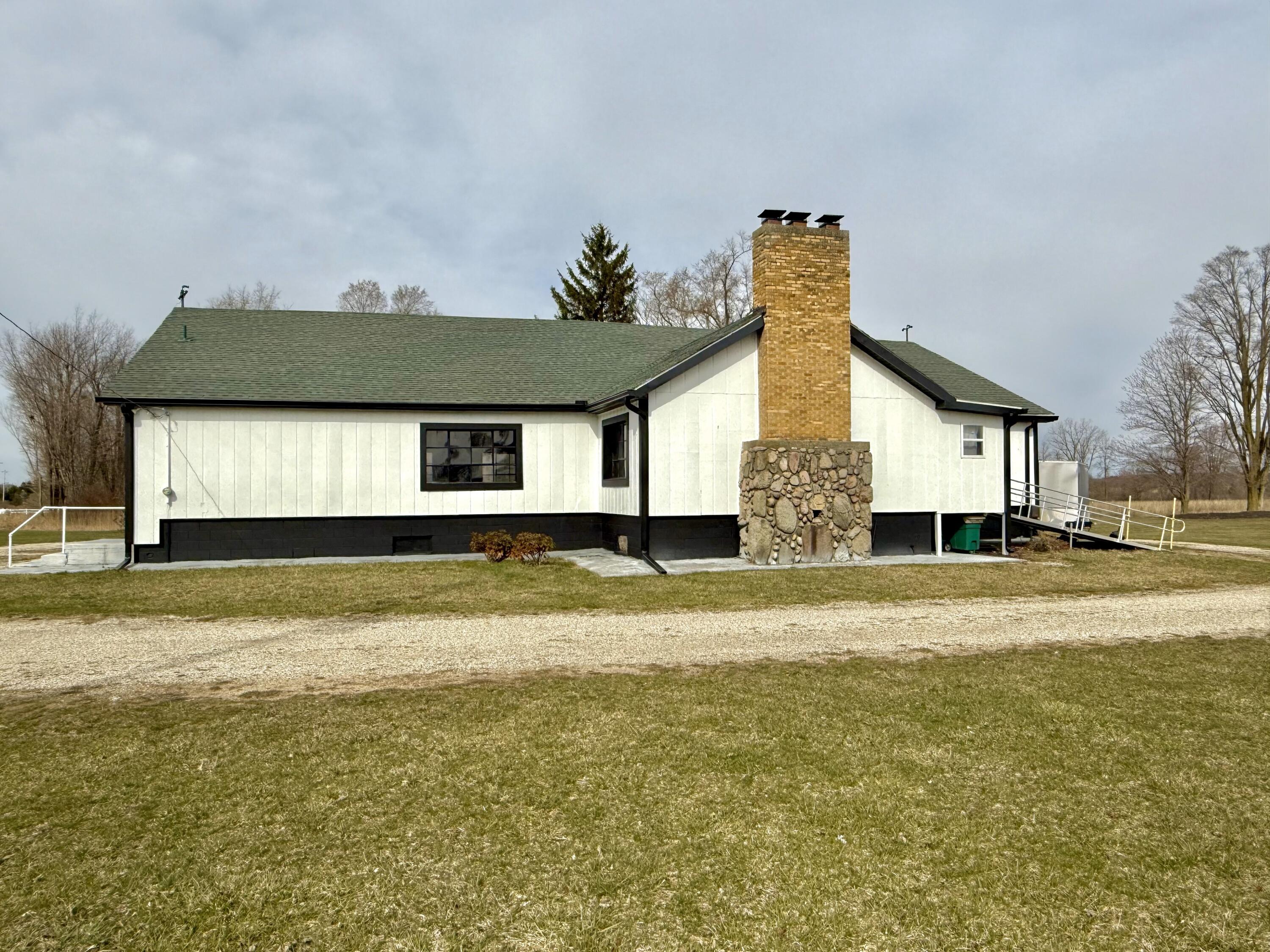608 Peterson Road Property Photo 4