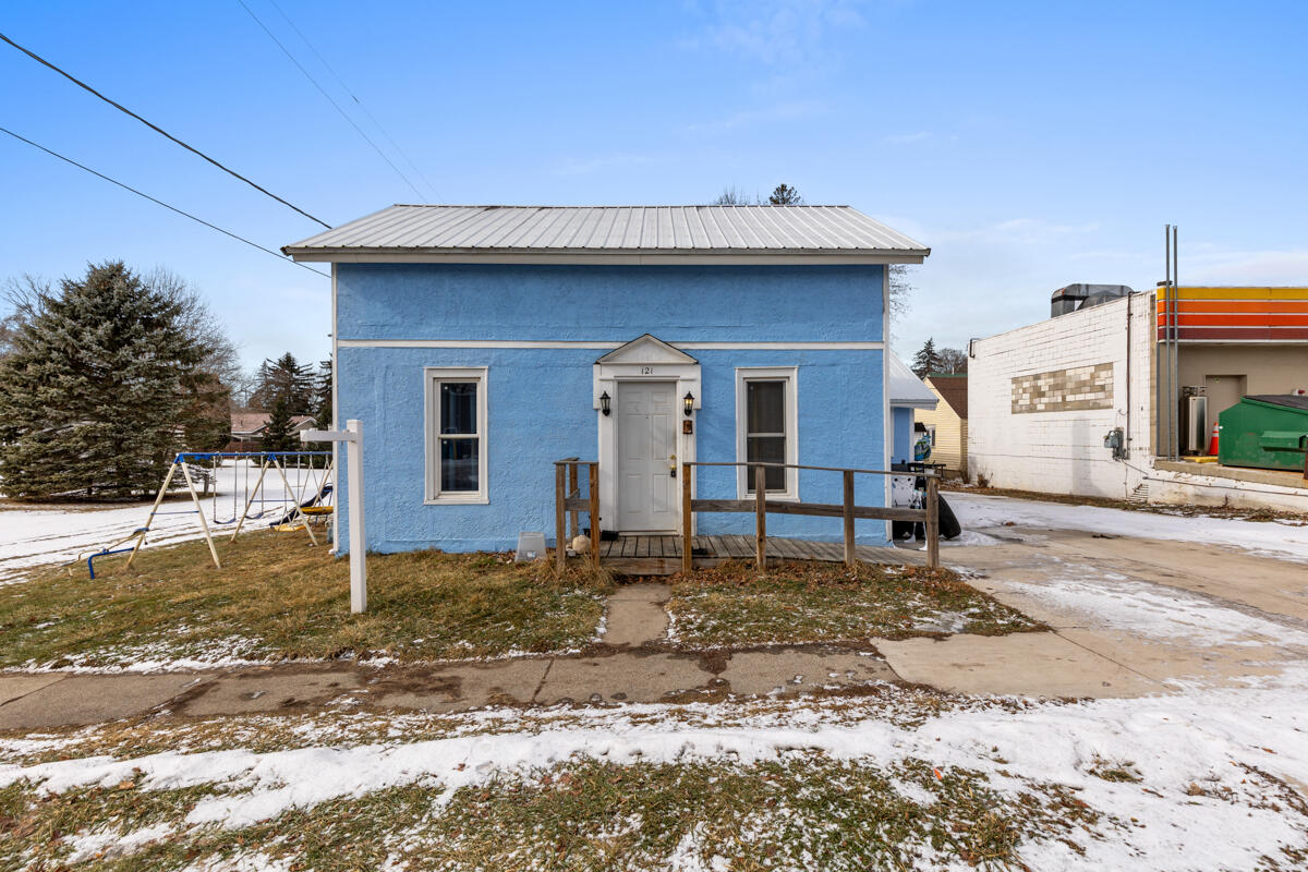 121 First Street Property Photo 1