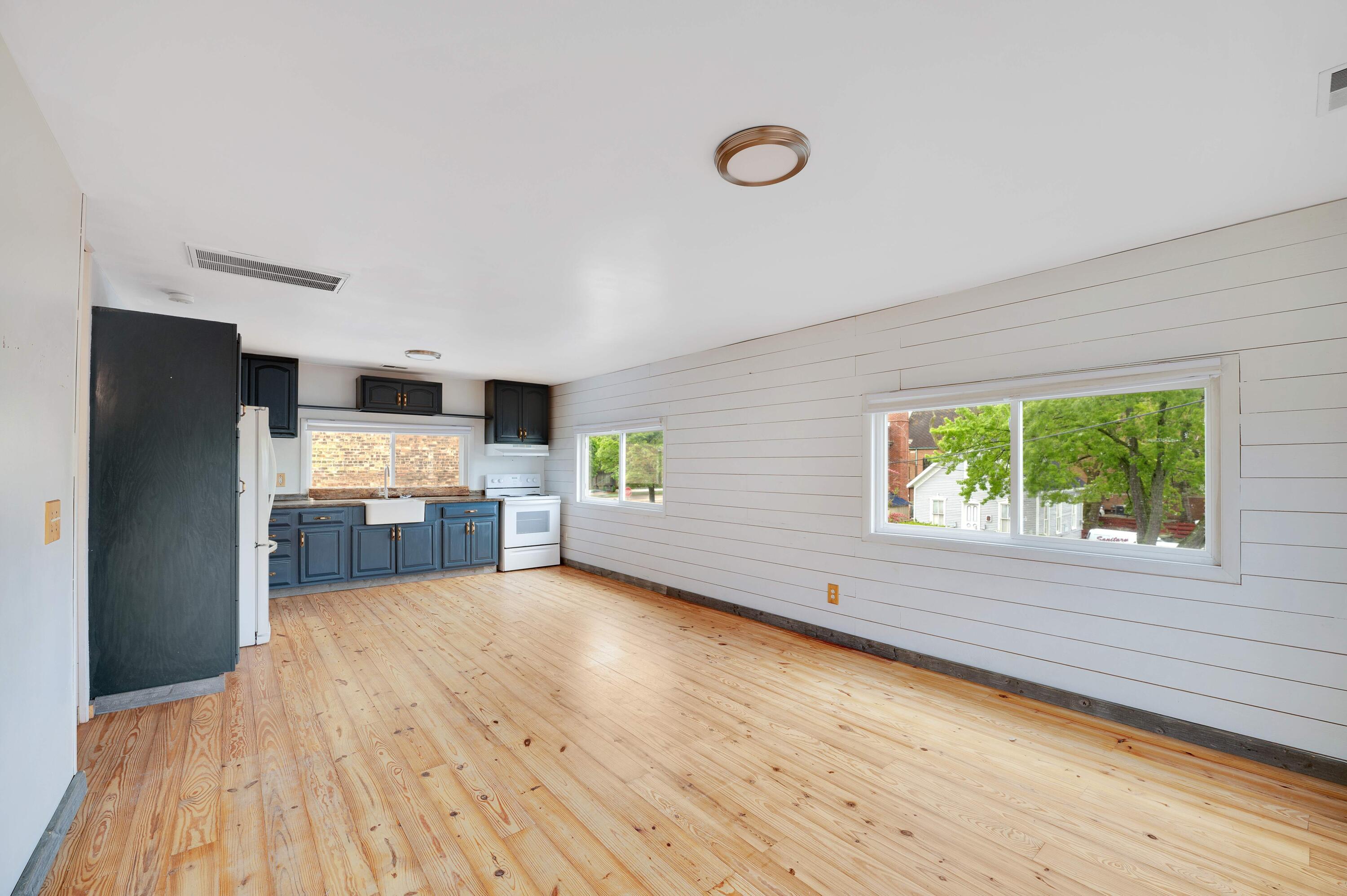 615 617 Elm Street Property Photo 12