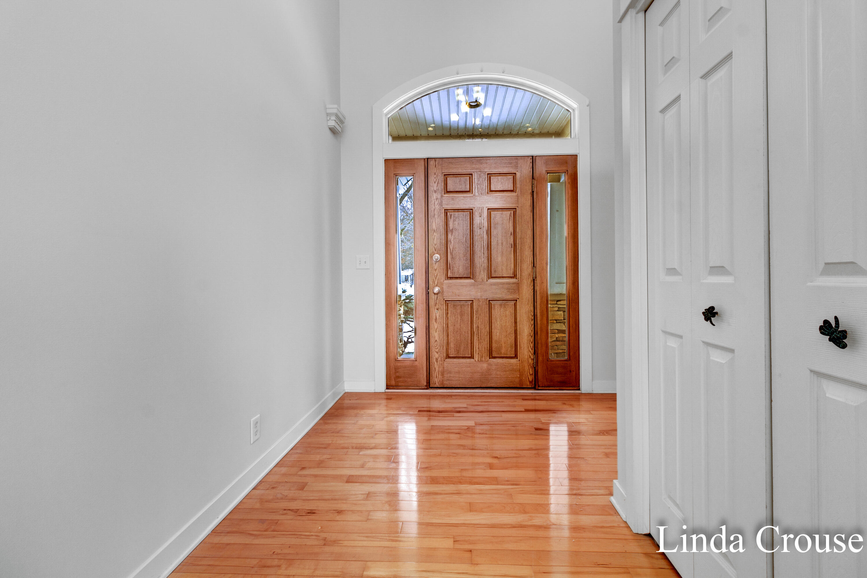 10940 Derick Drive Property Photo 9