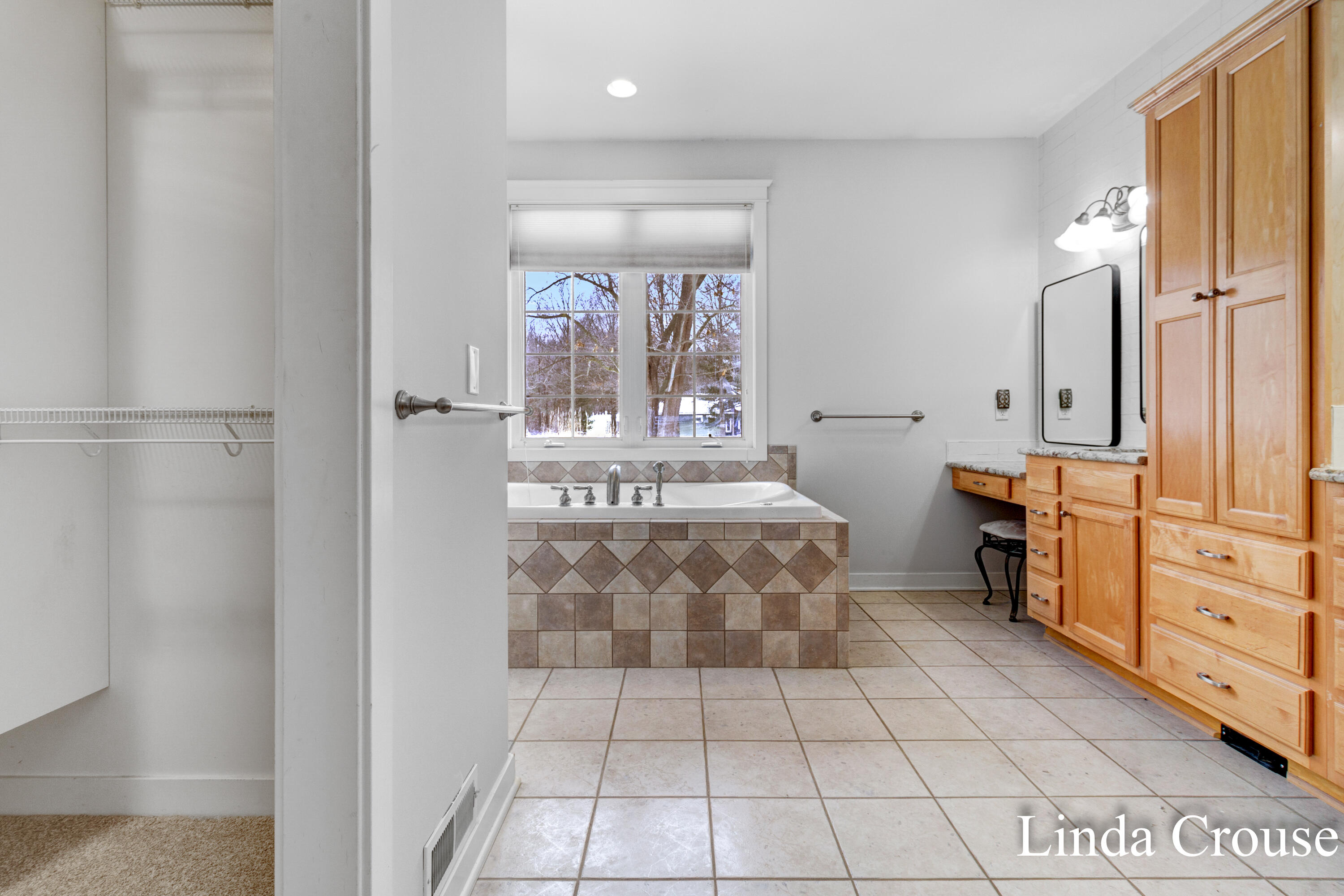 10940 Derick Drive Property Photo 26