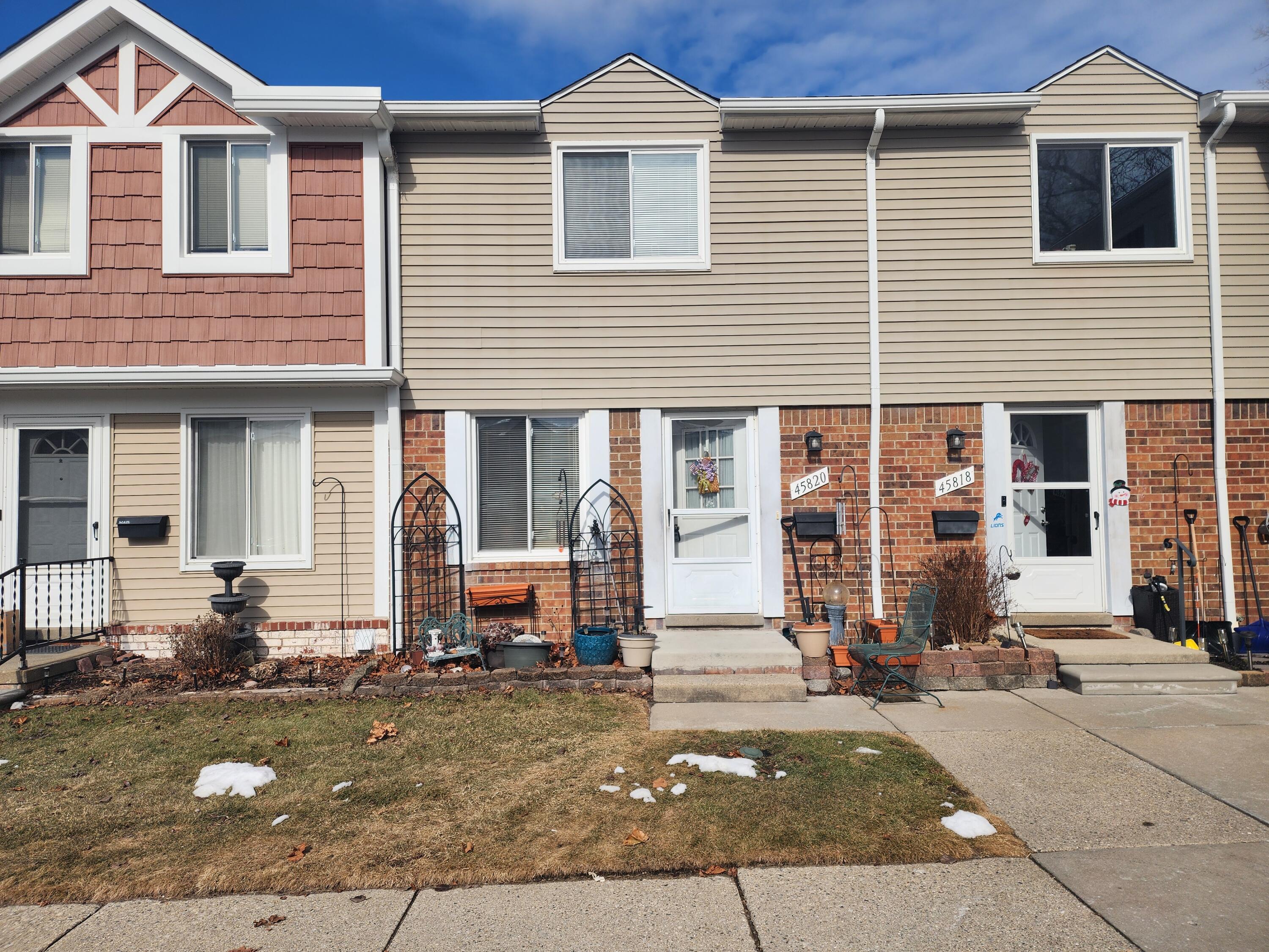 45820 Kensington Street Property Photo