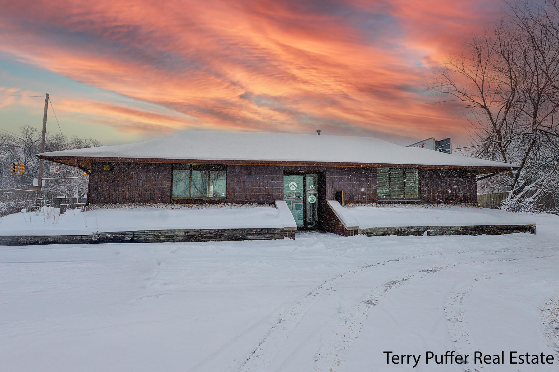 635 W Summit Avenue Property Photo 1