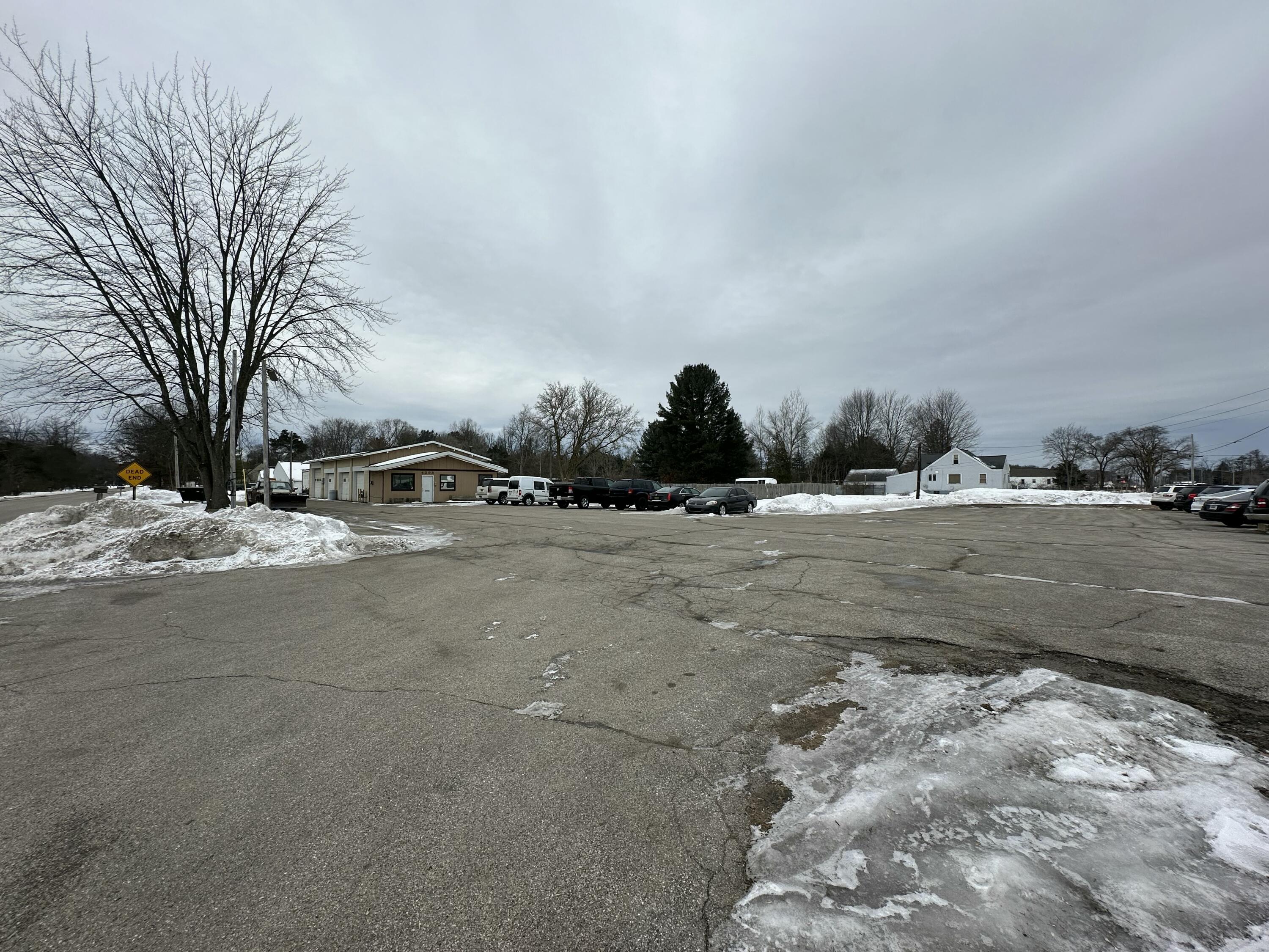 4295 E Apple Ave Property Photo 3