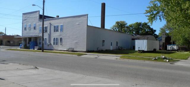 302 1st Property Photo 3